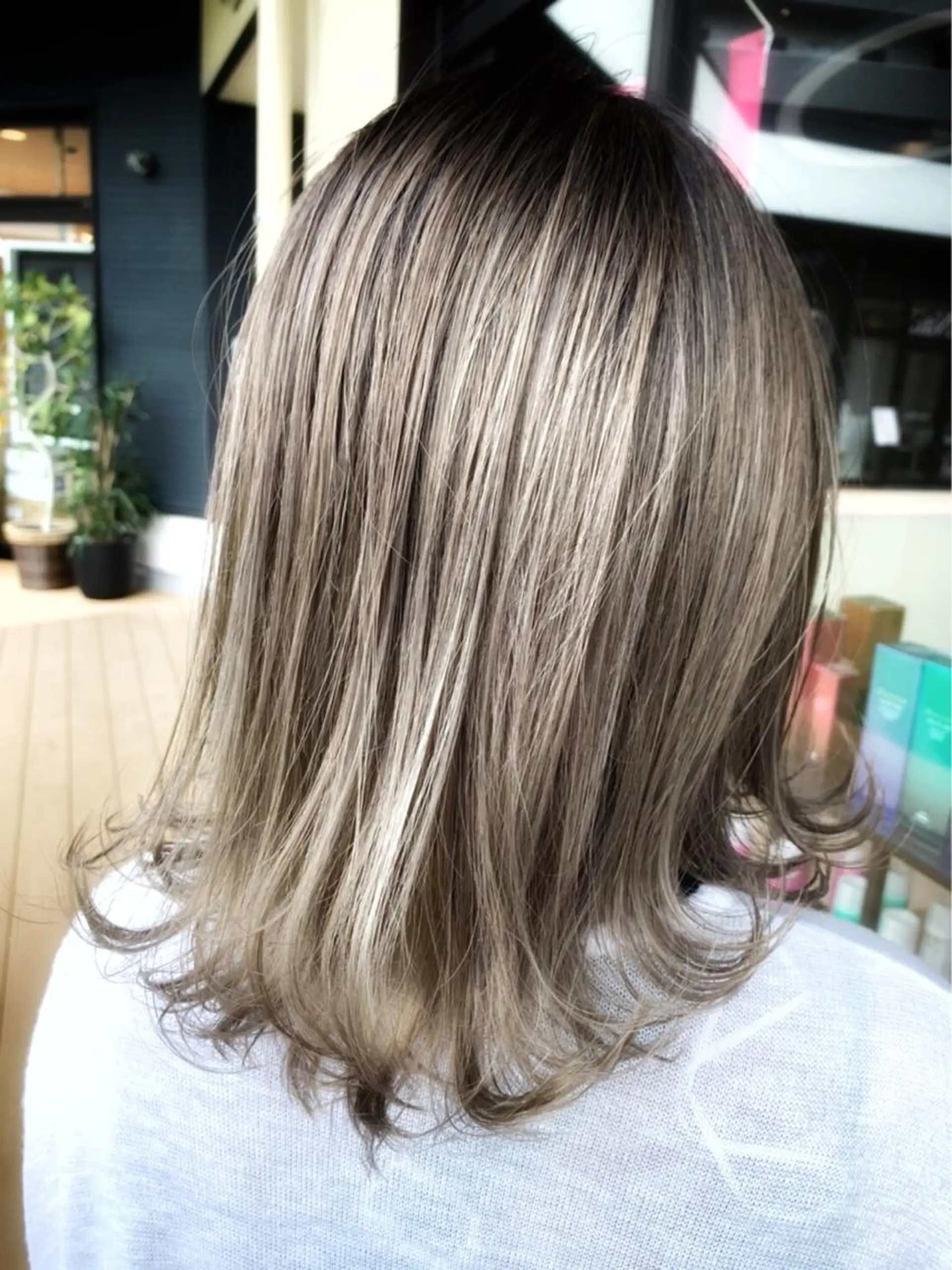 ミディアム カラー ベージュカラー ハイライトカラー ハイライト メンズヘア特化 崎田 成人のヘアスタイル