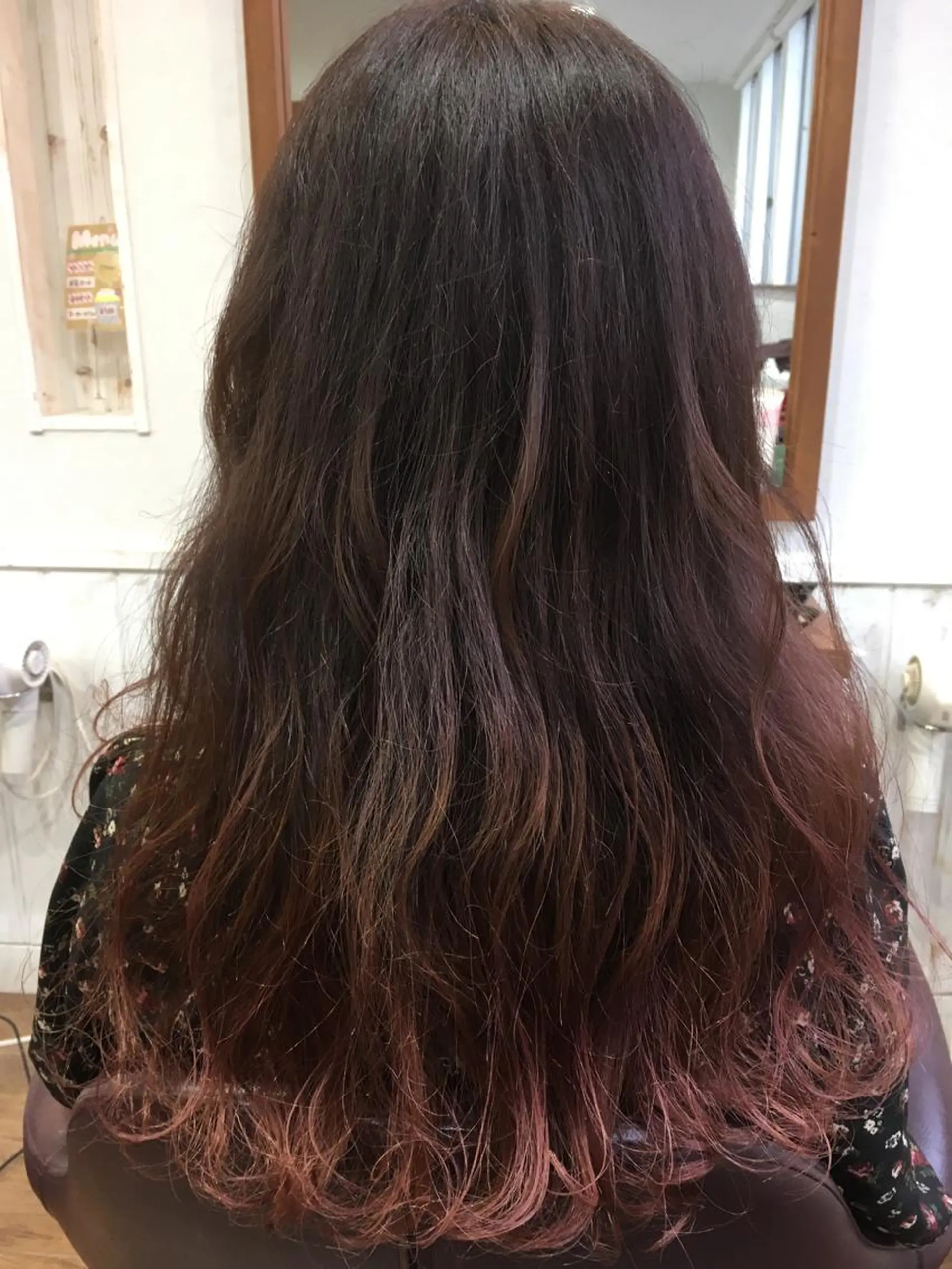 ロング カラー 塩崎 明菜のヘアスタイル