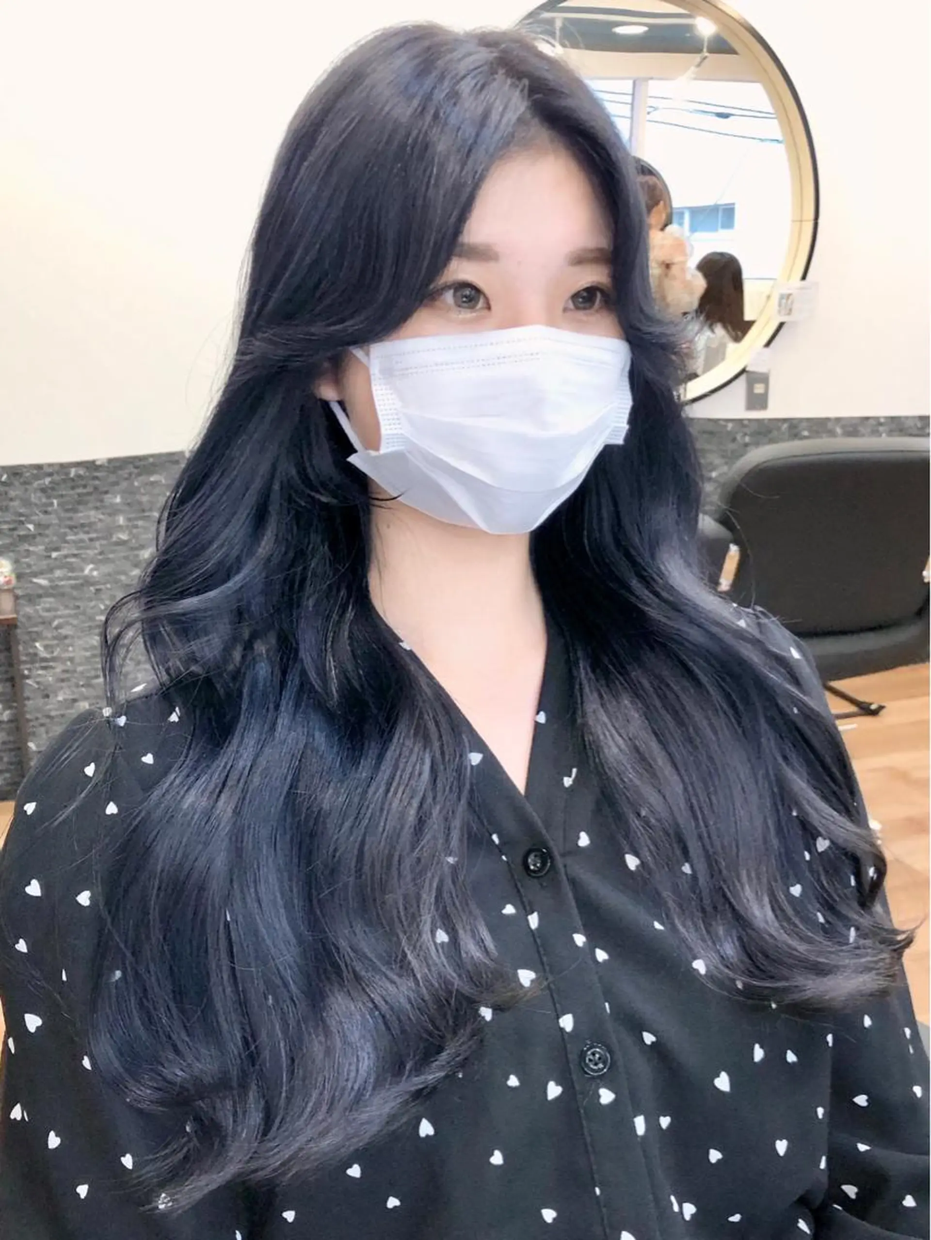 ロング カラー 黒髪 ブリーチ ブルーカラー ブルーブラック ネイビーカラー カット ヘアカラー トリートメント トレンドヘア🌿 chinariのヘアスタイル