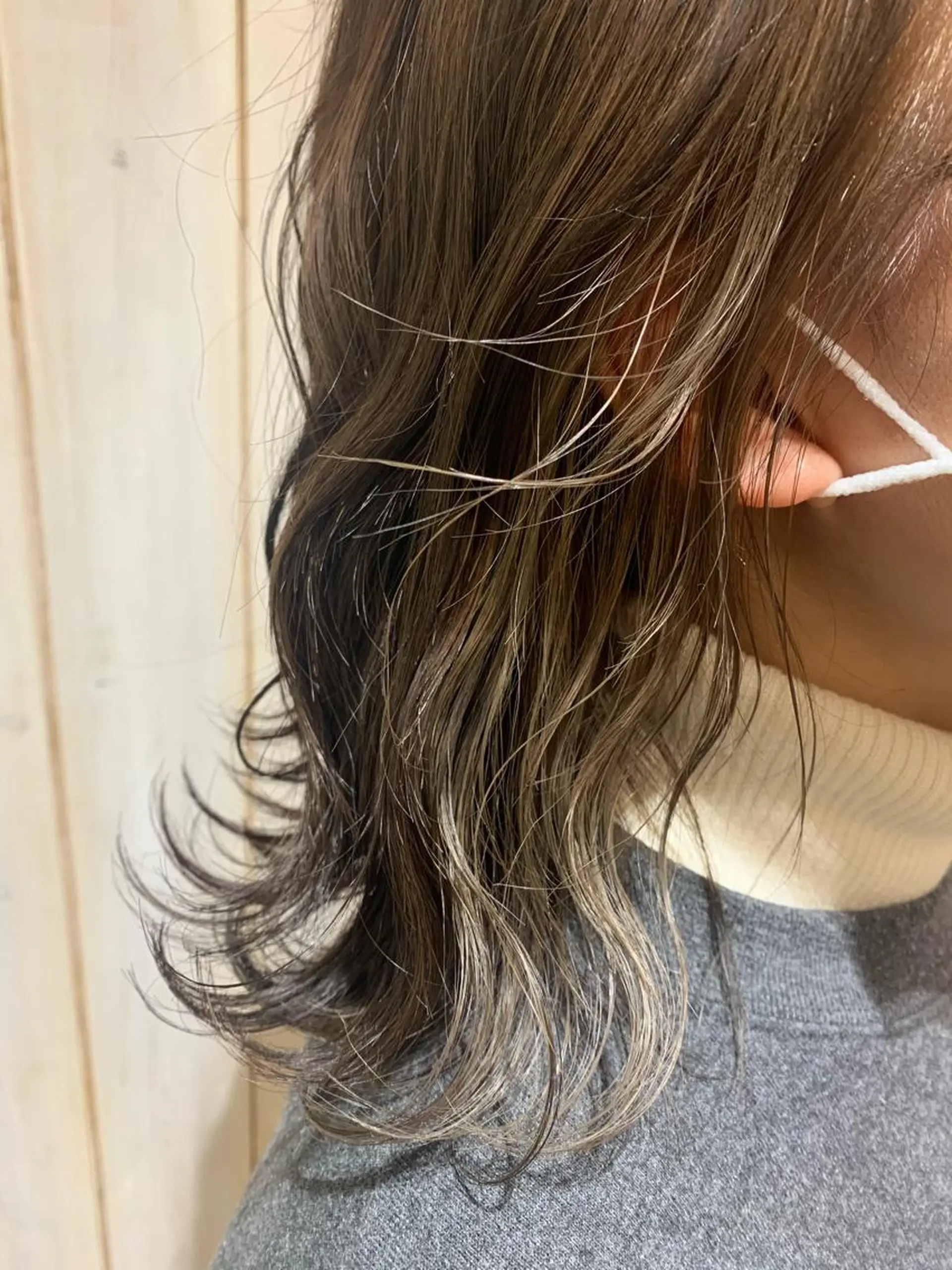 ミディアム カラー 中井 茅佳のヘアスタイル