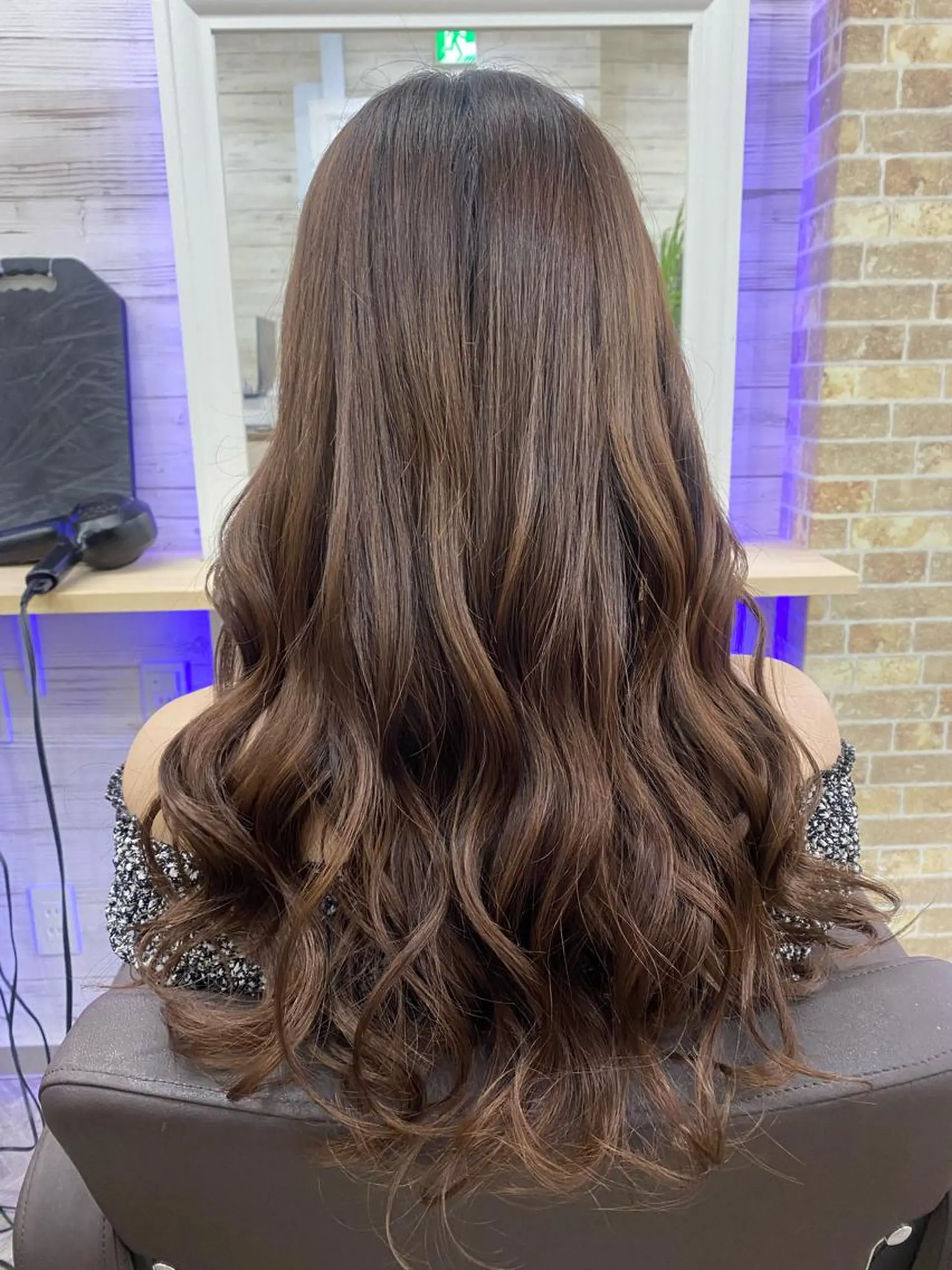 セミロング カラー ヘアアレンジ ショートボブ 編み込みエクステ シールエクステ セミロングパーマ バレイヤージュ LAVENDIA 初音のヘアスタイル