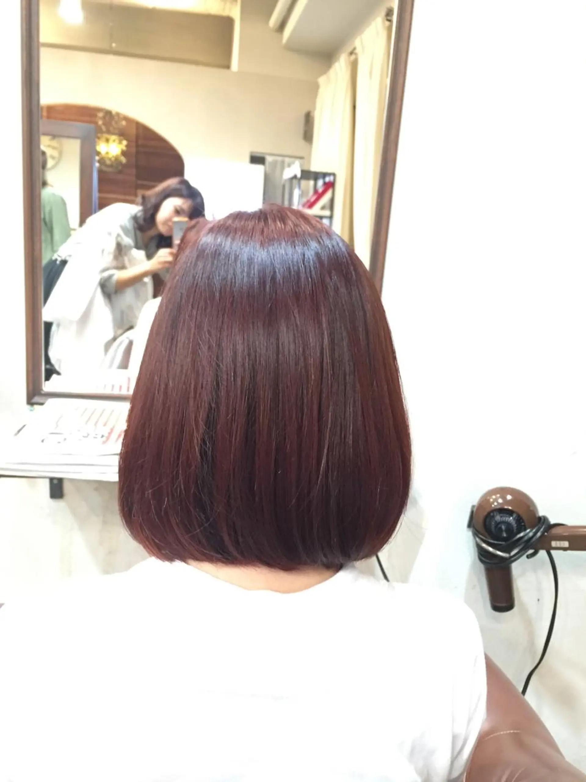 ショート ミディアム カラー 秋野 睦実のヘアスタイル