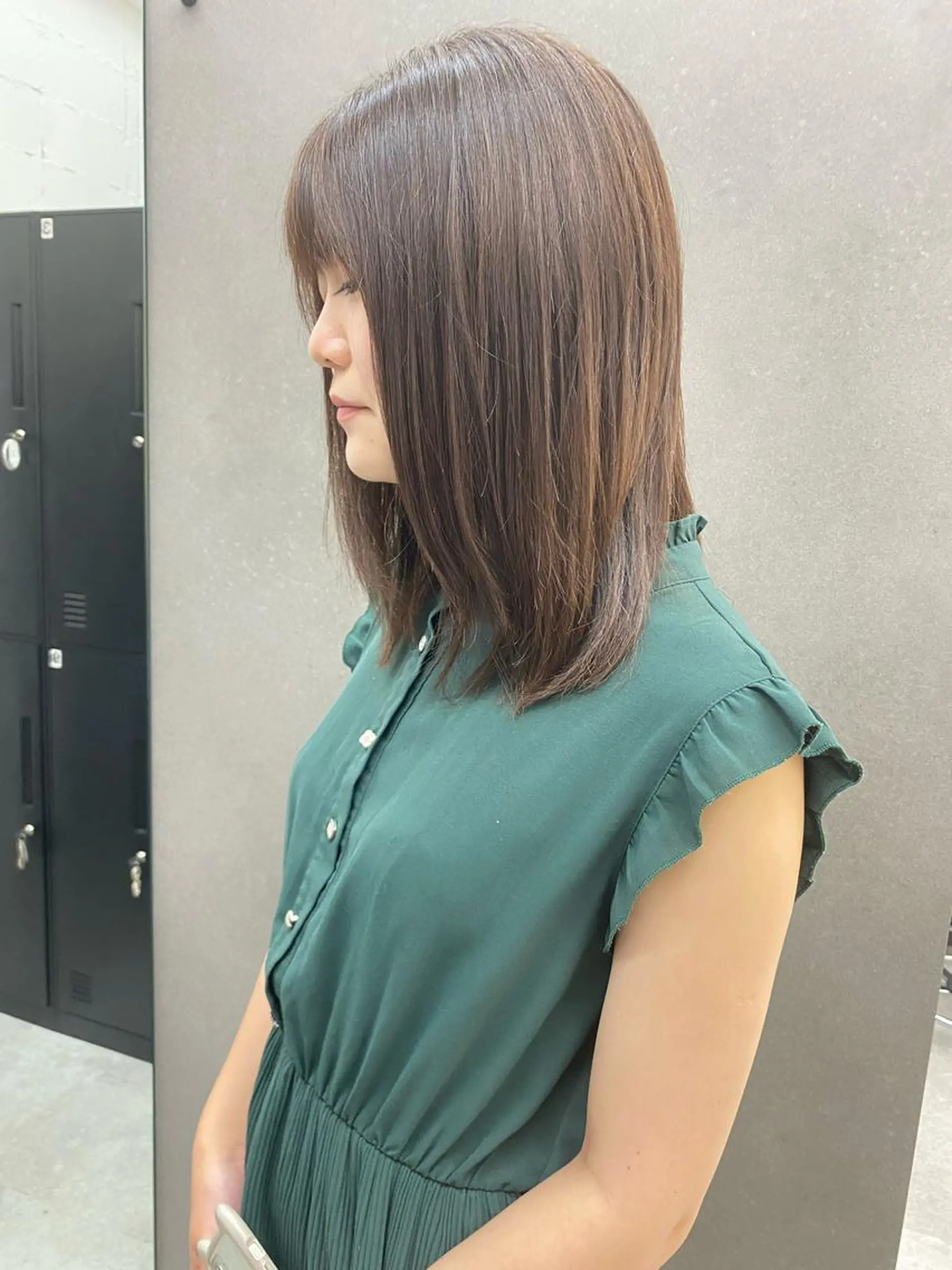 ミディアム カラー パーマ ヘアアレンジ メンズ キッズ ネイル マツエク・マツパ メンズブリーチ メンズハイトーン 学生(メンズ向け) ブリーチ ハイトーンカラー 韓国🇰🇷レイヤー カットオリーブカラーのヘアスタイル