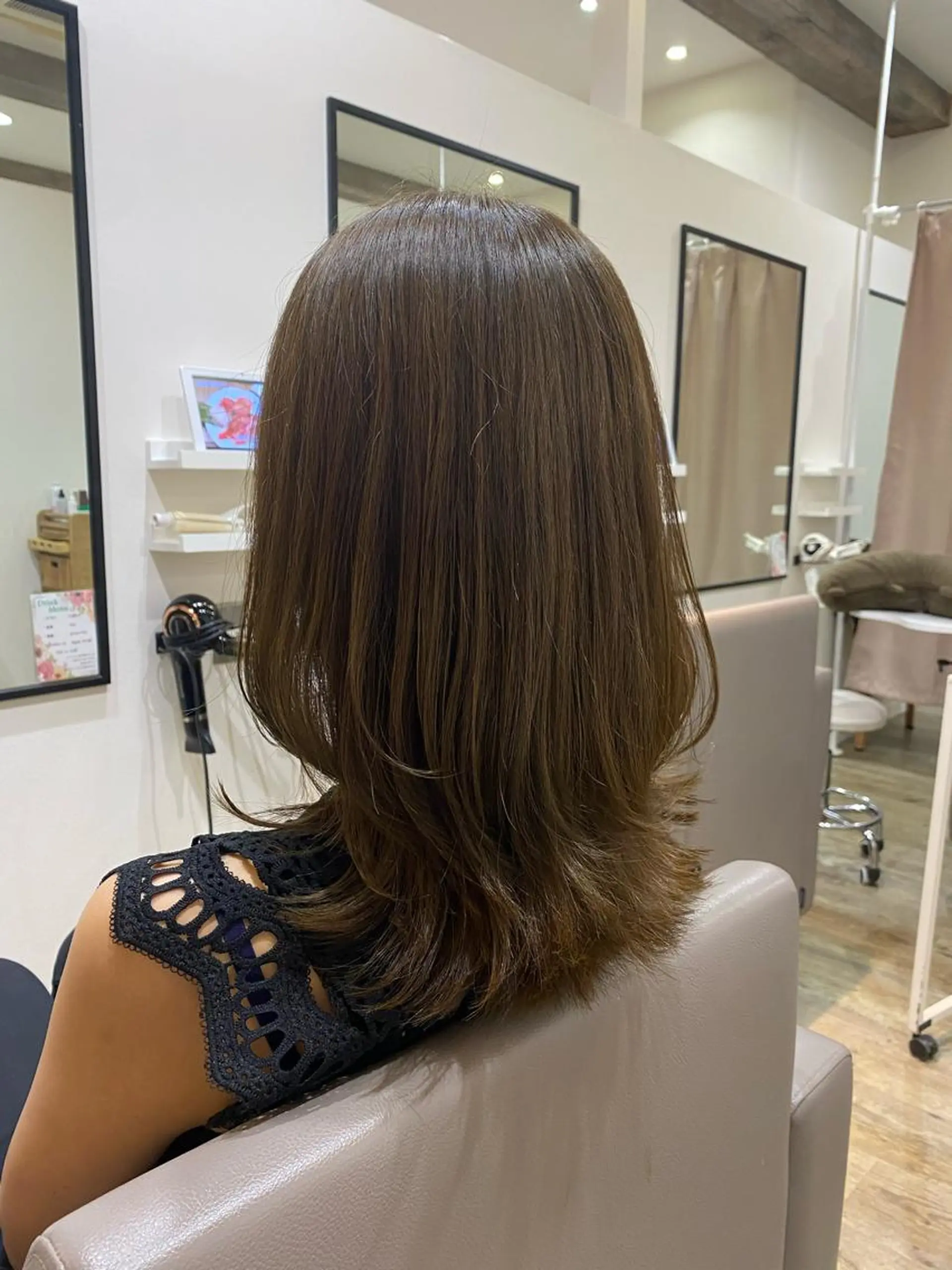 ミディアム くびれヘア Ashanti 磯崎のヘアスタイル