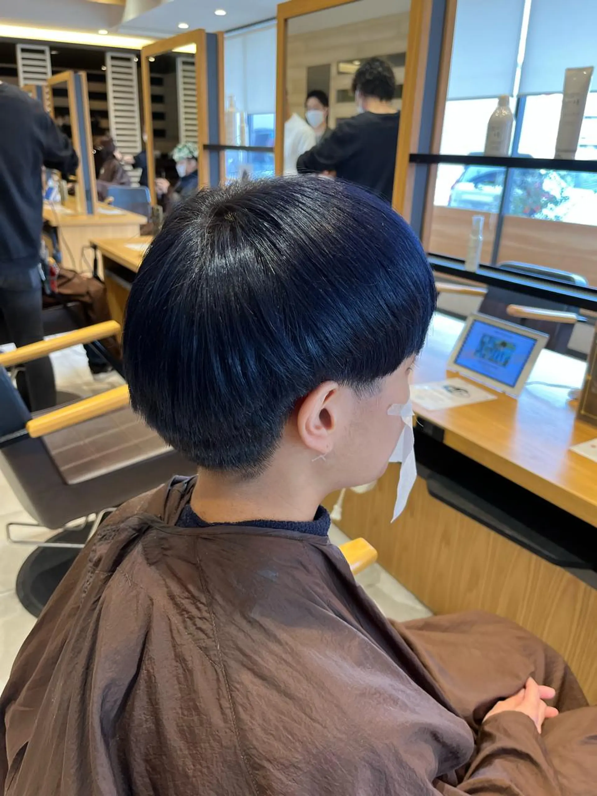 ショート カラー 黒髪 ブルーカラー ブルーブラック 透明感カラー 名古屋／デザイン／ ブリーチ/松井亮磨のヘアスタイル