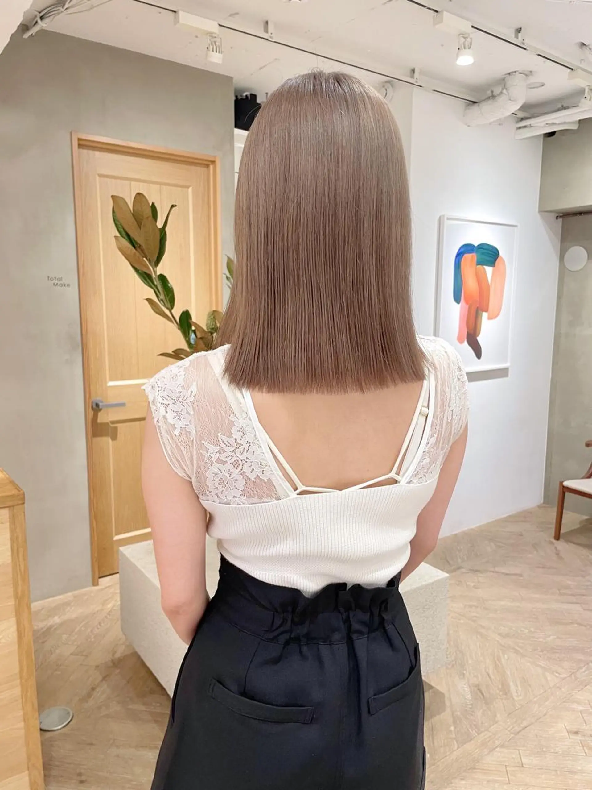 ミディアム カラー 切りっぱなしボブ ベージュカラー ブリーチ ケアブリーチ グレージュ ヘアカラー トリートメント ボブ/レイヤー 🌟梅田盛一🌟のヘアスタイル