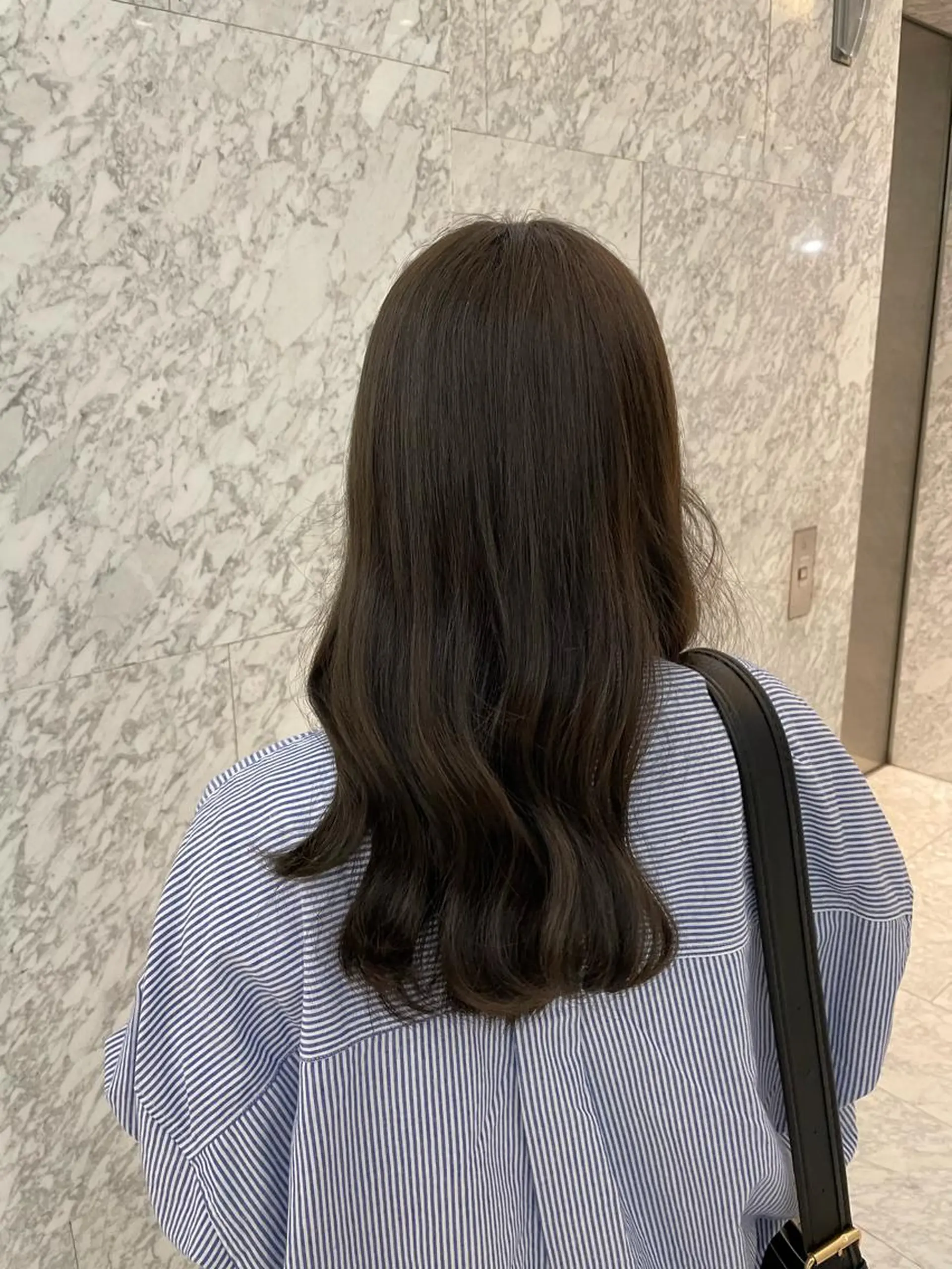 セミロング カラー ヘアアレンジ ベージュカラー オリーブベージュ 澤 佑華 🎀 透明感カラーのヘアスタイル