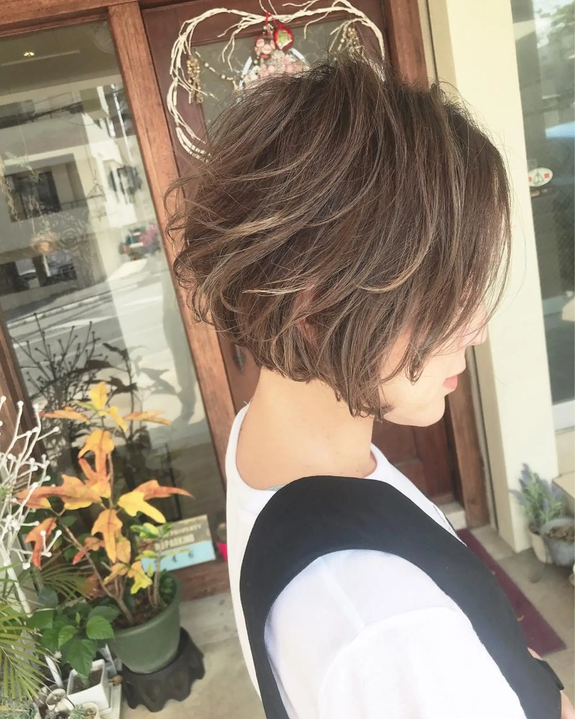 ショート カラー グレージュ ハイライトカラー ハイライト grand juteのヘアスタイル