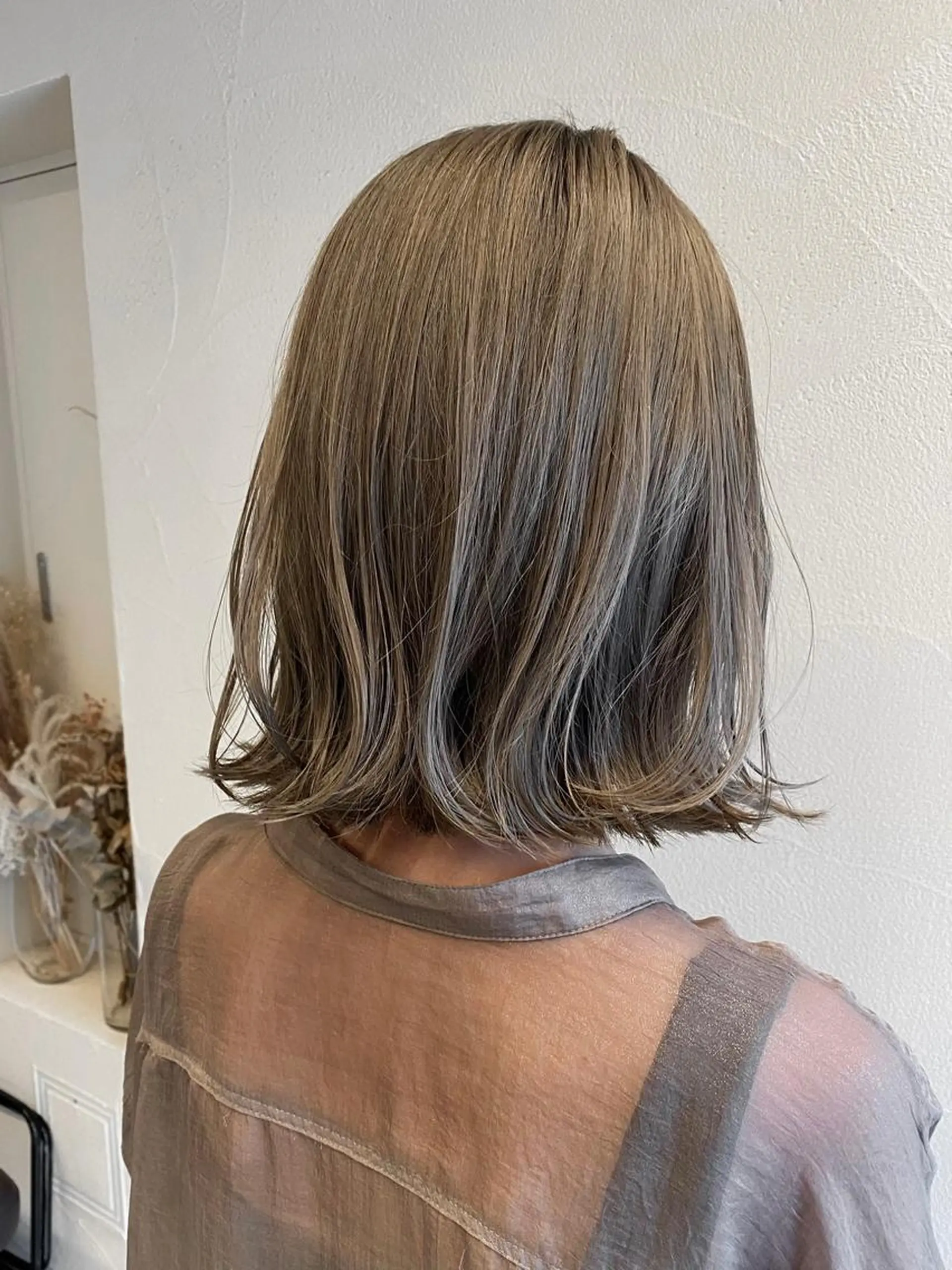 ショート カラー 切りっぱなしボブ ベージュカラー 透明感カラー ダブルカラー ハイトーンカラー カット ヘアカラー トリートメント ハイトーン×似合わせ 🌱中川慎之介のヘアスタイル