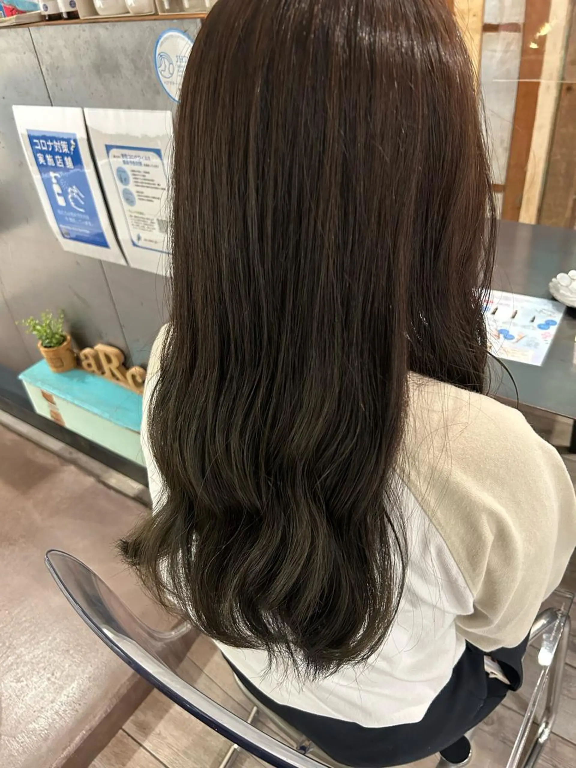 セミロング カラー ブリーチ ブリーチなしカラー オレンジ 仁木 彩奈のヘアスタイル