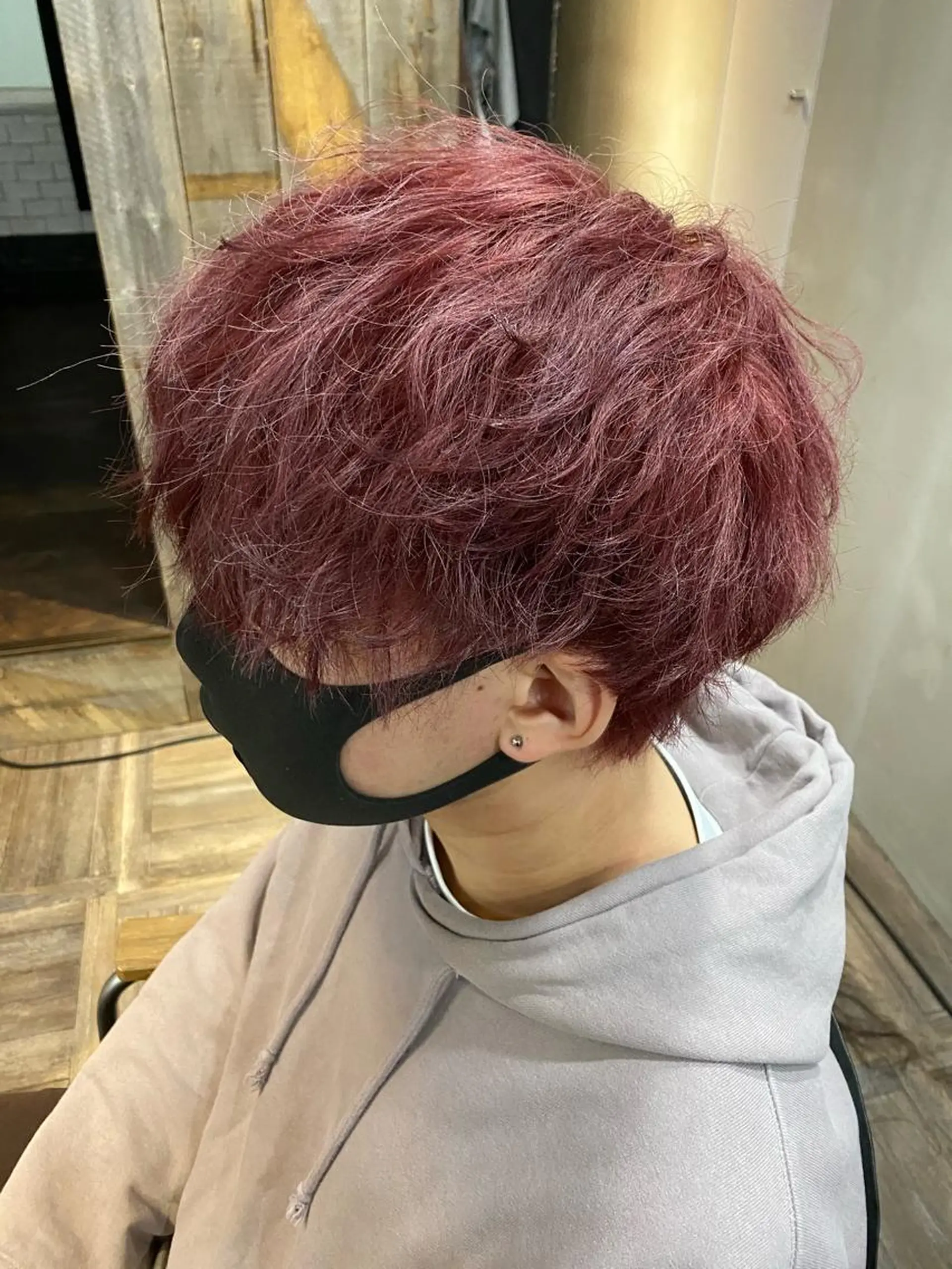 ショート カラー メンズ メンズウルフカット レッドカラー ウルフカット カット ヘアカラー men’s salon Gaudi梅田茶屋町店所属・寳泉 章弘のヘアスタイル