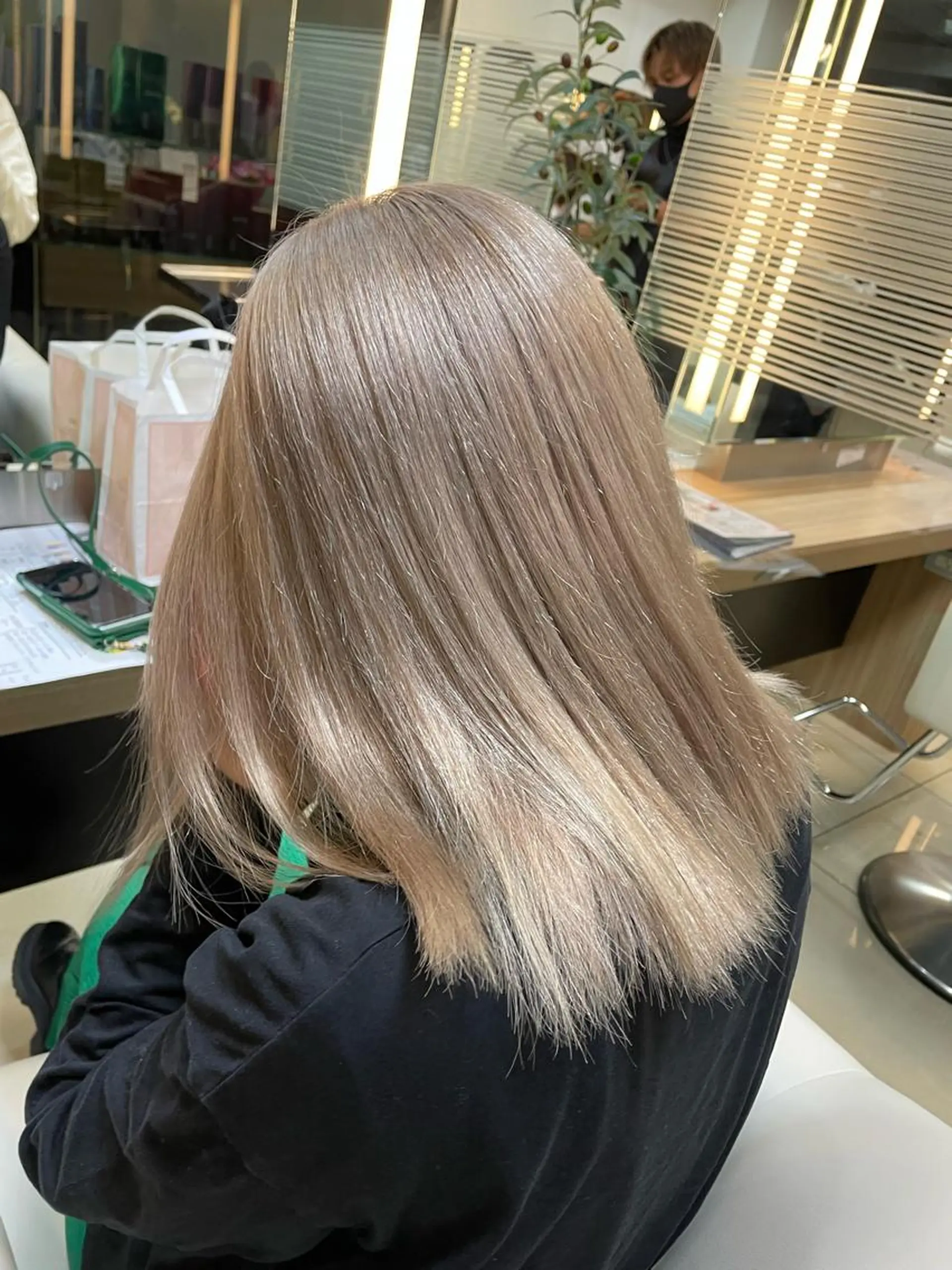 セミロング カラー ブリーチ ブロンド ホワイトブロンド ボブ/インナーカラー /眉毛/Miyuのヘアスタイル