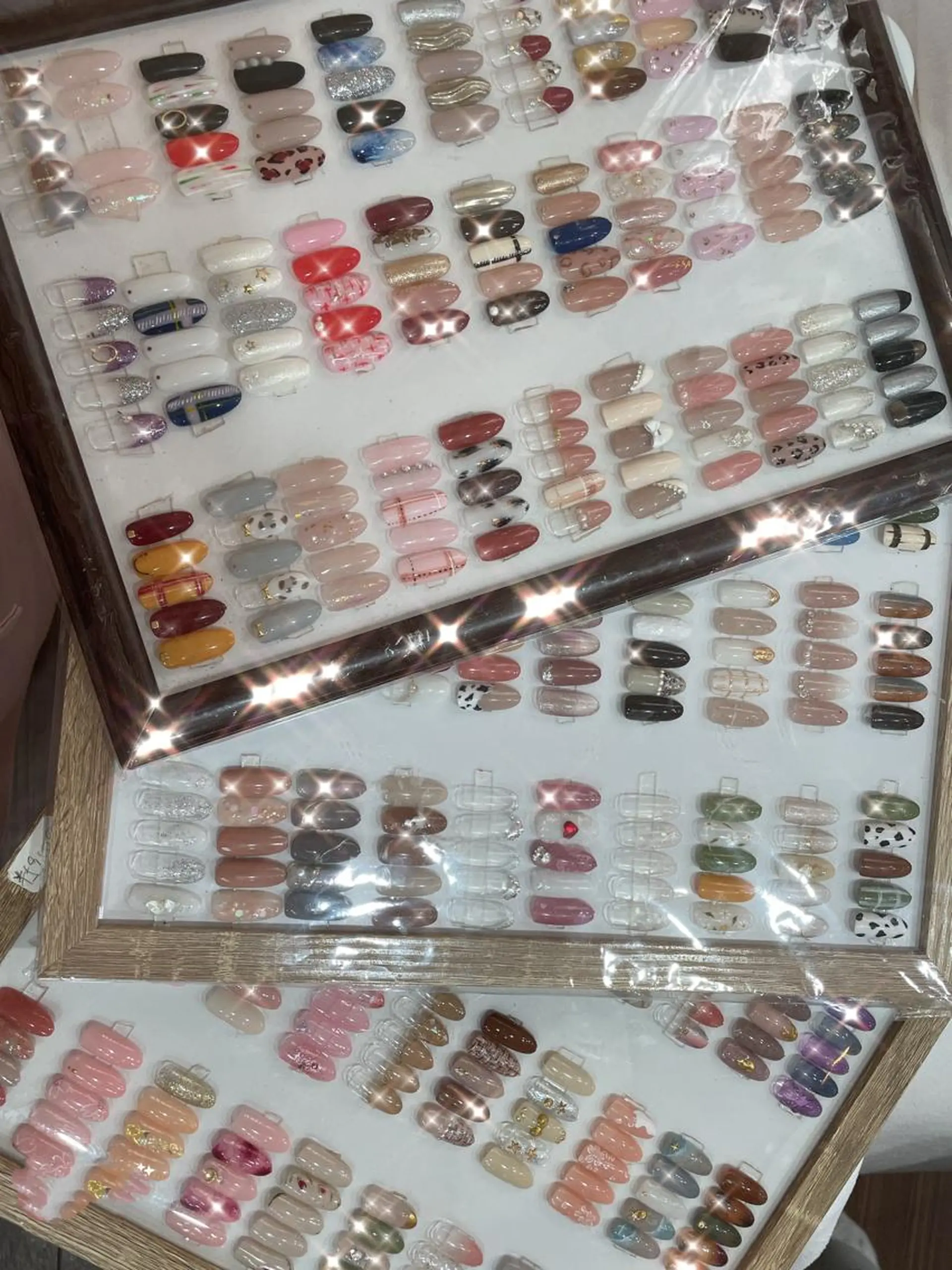 ネイル ハンドネイル ハンドケア 🦋 MiKi 🦋 ネイルサロンのネイルデザイン