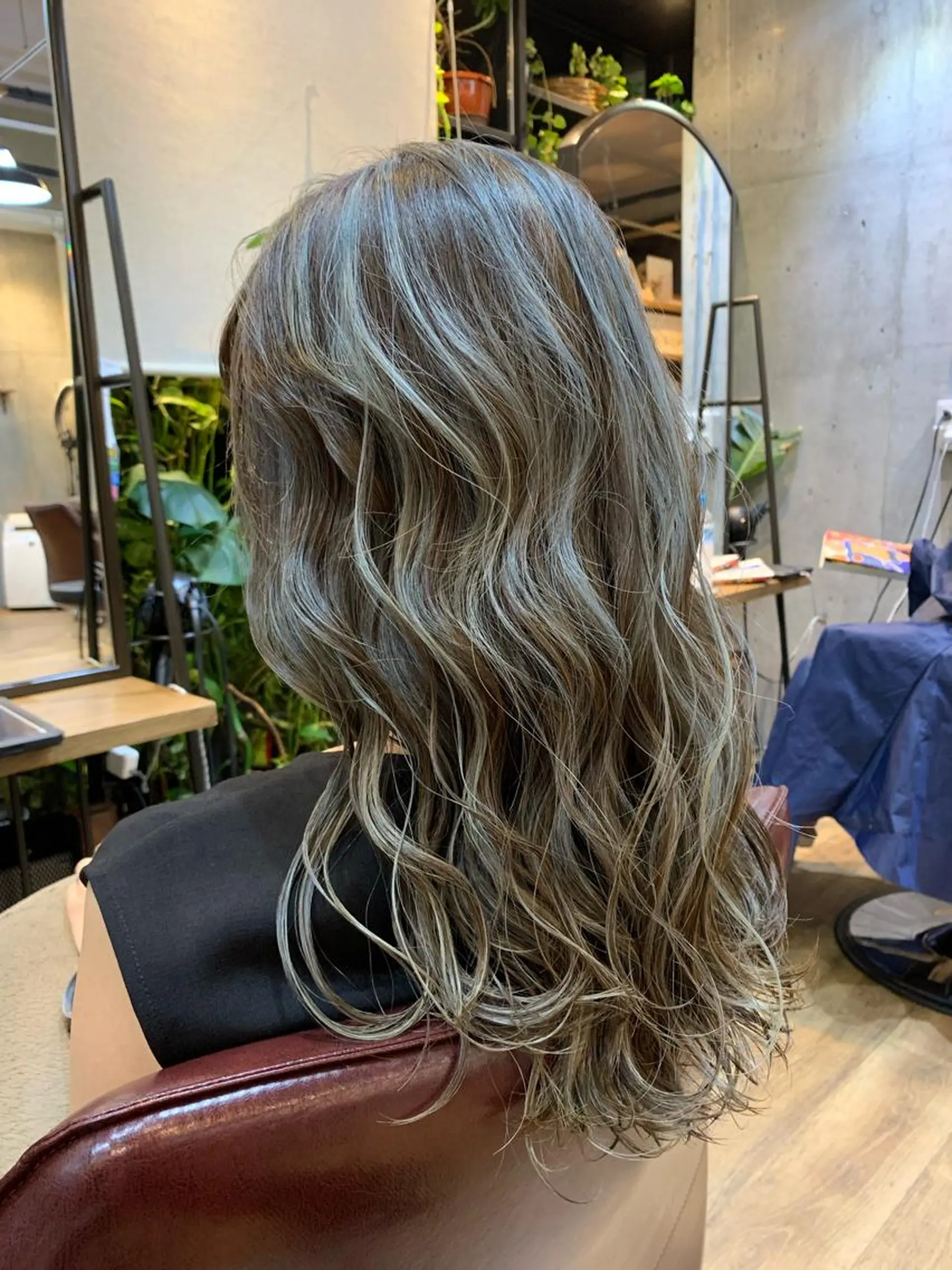 セミロング カラー 安達 俊亮のヘアスタイル
