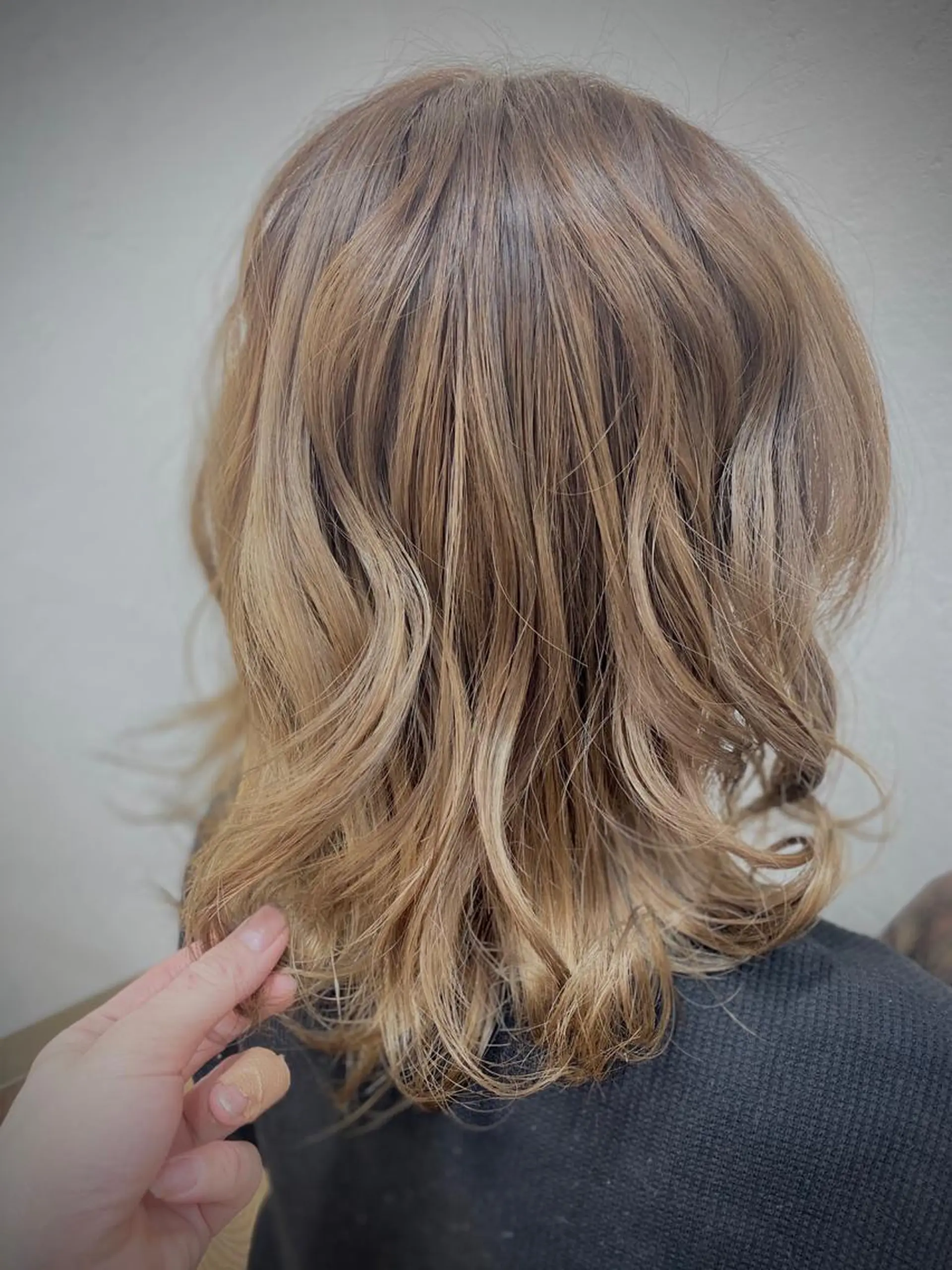 ミディアム カラー 大場 優のヘアスタイル