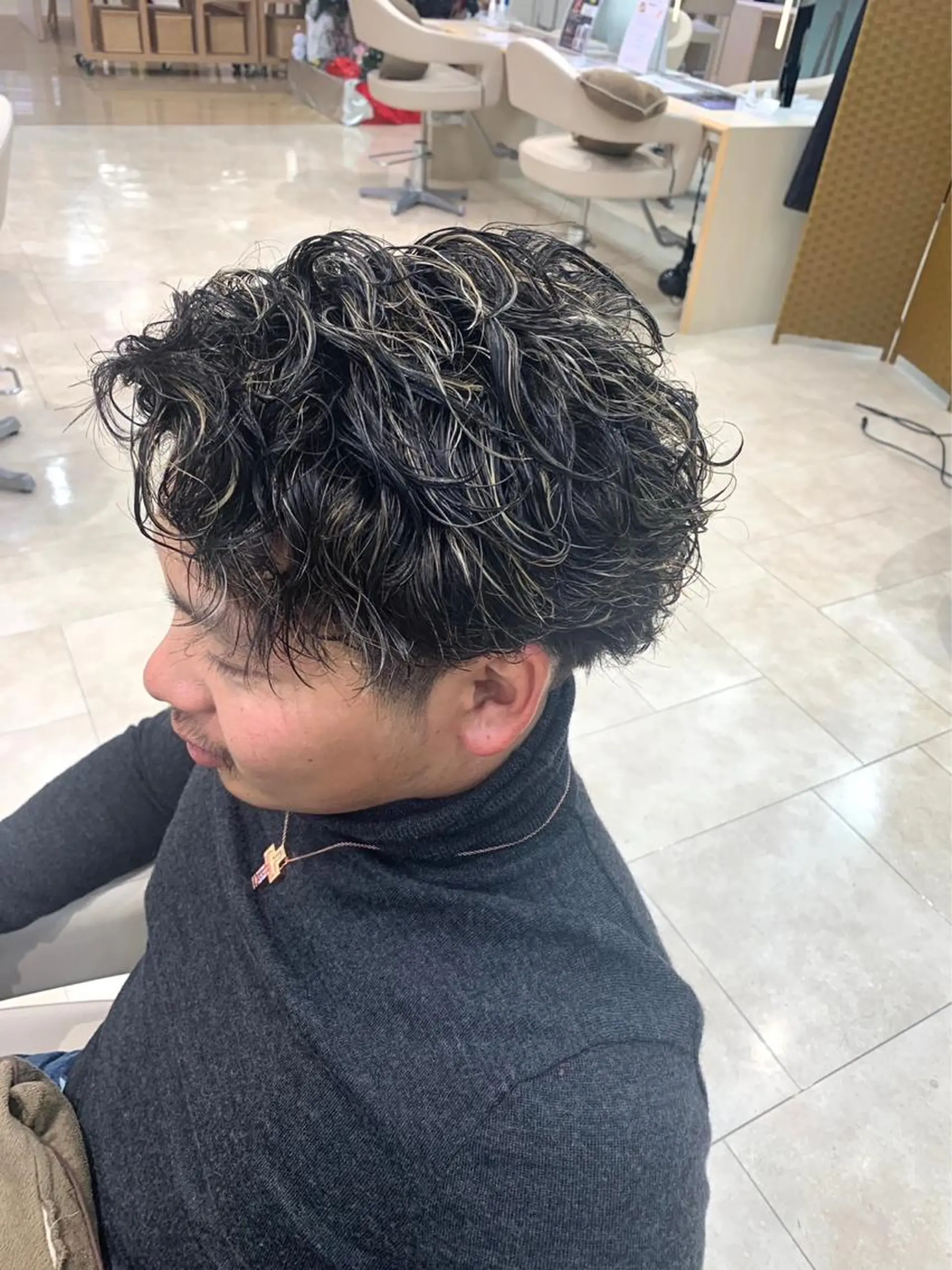 ショート カラー パーマ メンズ カット ヘアカラー パーマ トリートメント 湘南/メンズパーマ/ ハイライト/ユチカのヘアスタイル