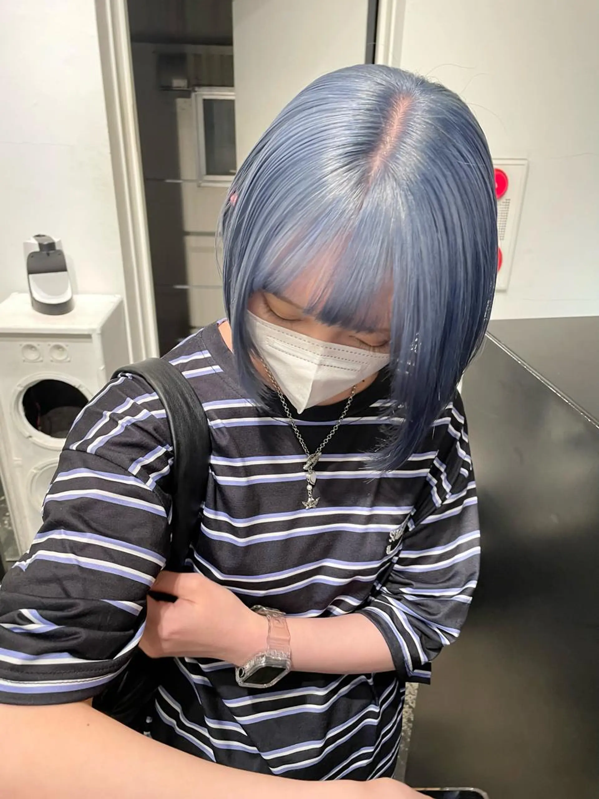 ミディアム カラー パーマ ヘアアレンジ メンズ キッズ ネイル マツエク・マツパ アイブロウ メンズブリーチ ブリーチ ブルーカラー ブルー カット ヘアカラー トリートメント 艶ハイトーン/ヘア アレンジAYAKAのヘアスタイル