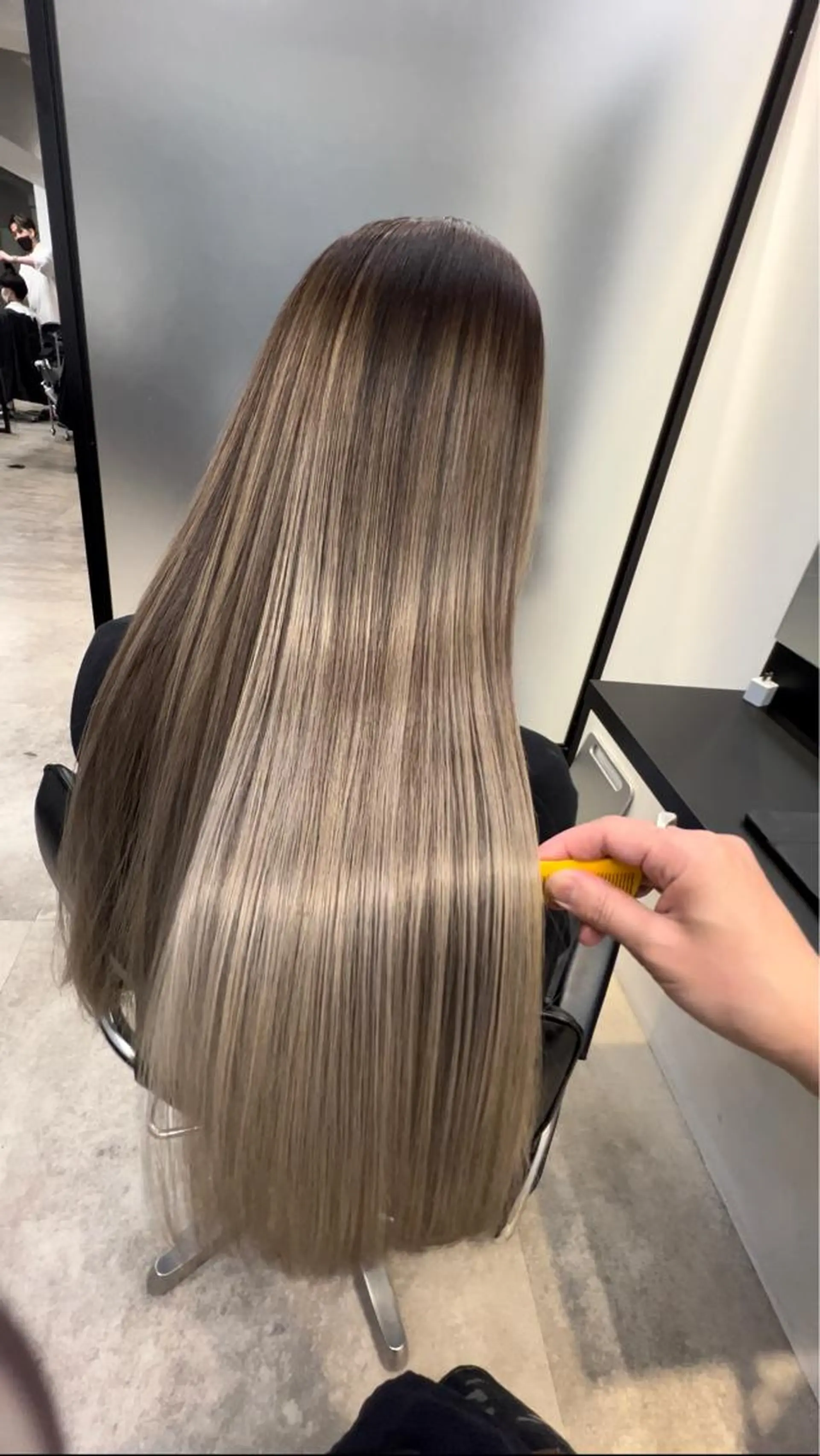 ロング カラー 及川シゲル 髪質改善講師のヘアスタイル