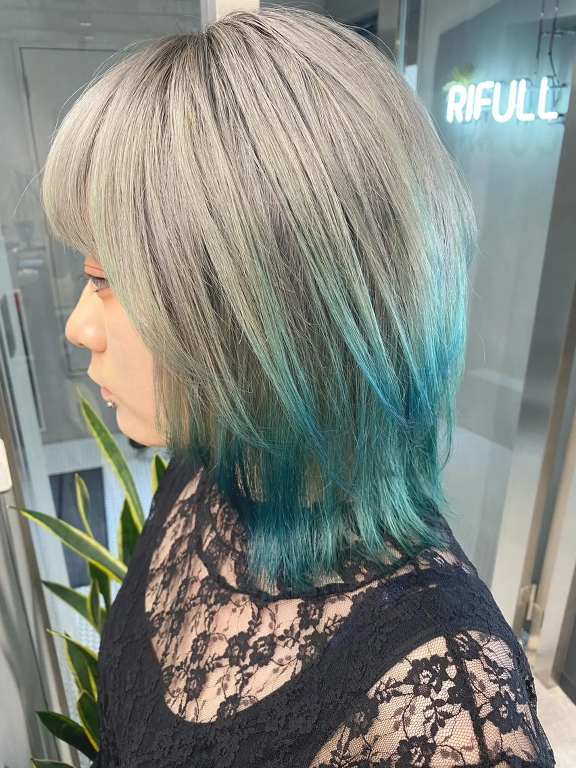 ミディアム カラー M IIのヘアスタイル