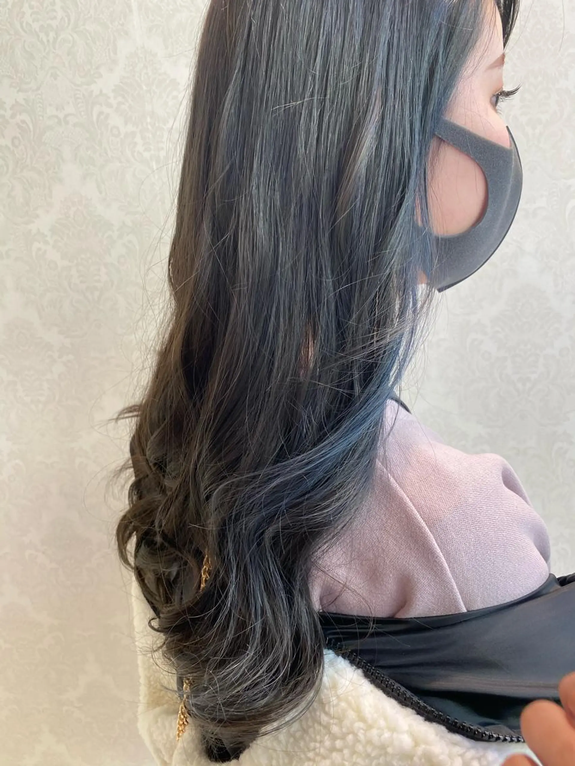 ロング カラー ブルーカラー イヤリングカラー グレージュ カット ヘアカラー デザインカラー✨新倉 佑奈のヘアスタイル