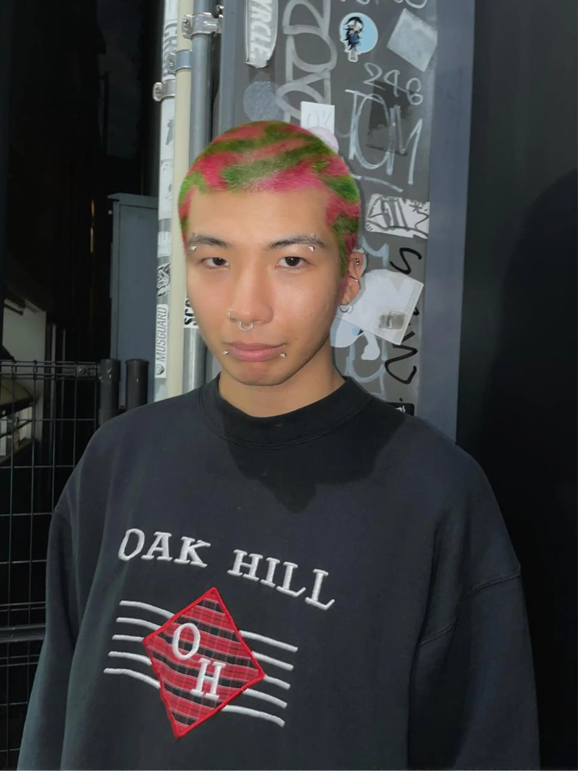 ショート カラー パーマ ヘアアレンジ メンズ メンズバレイヤージュ メンズブリーチ センターパート フェードカット メンズハイライト スパイラルパーマ 🌐hina⭐️のヘアスタイル