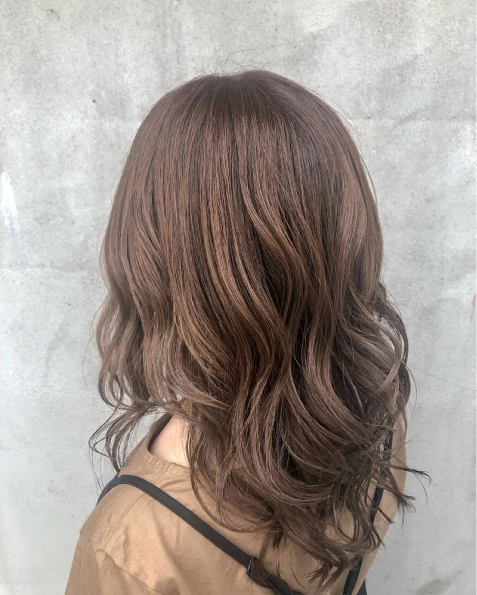 セミロング カラー ベージュカラー ブリーチ ミルクティーベージュ ブリーチなしカラー ヘアカラー 佐藤 美聡のヘアスタイル