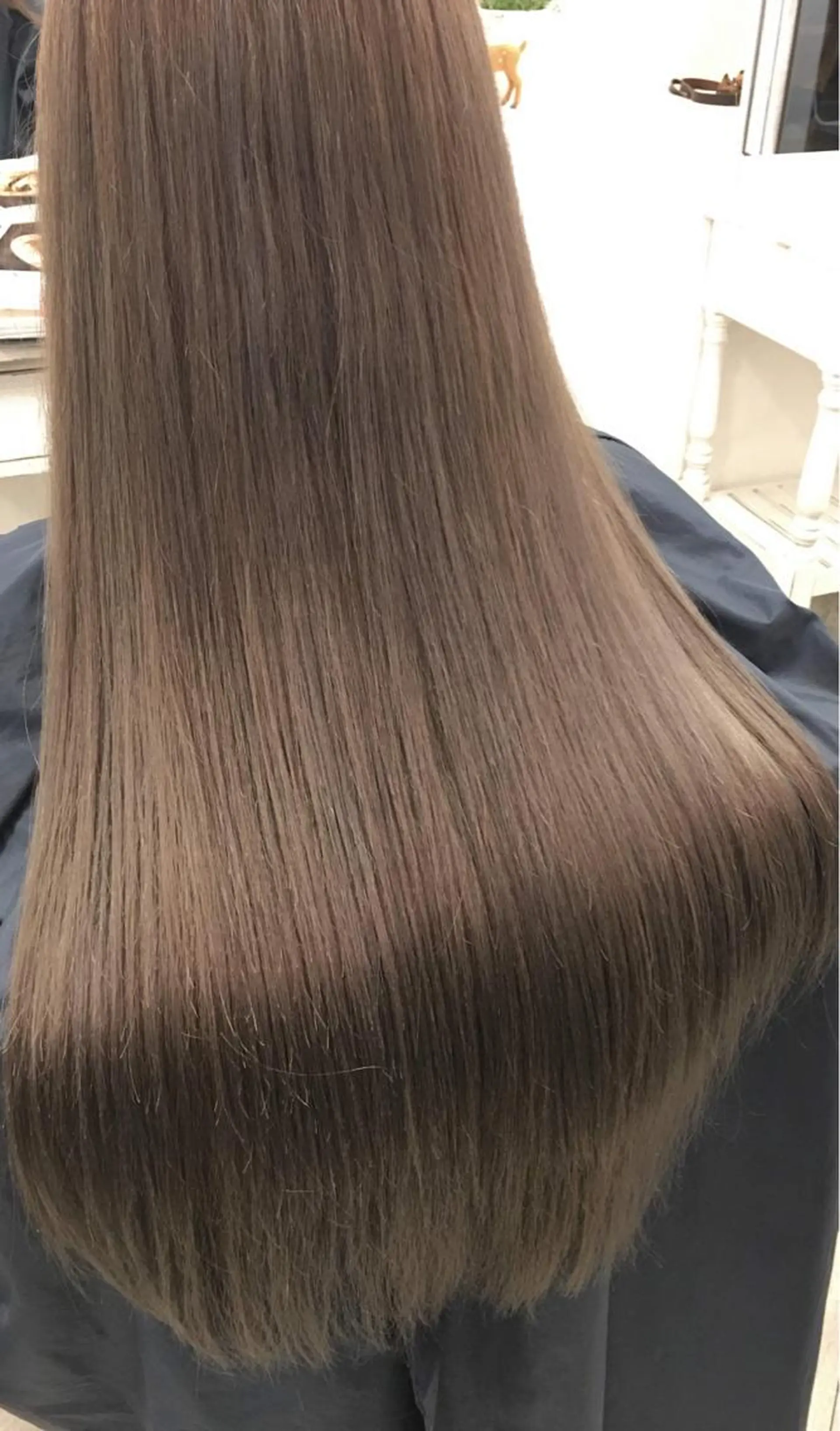 ロング nui三宮 白髪ぼかしモデルのヘアスタイル