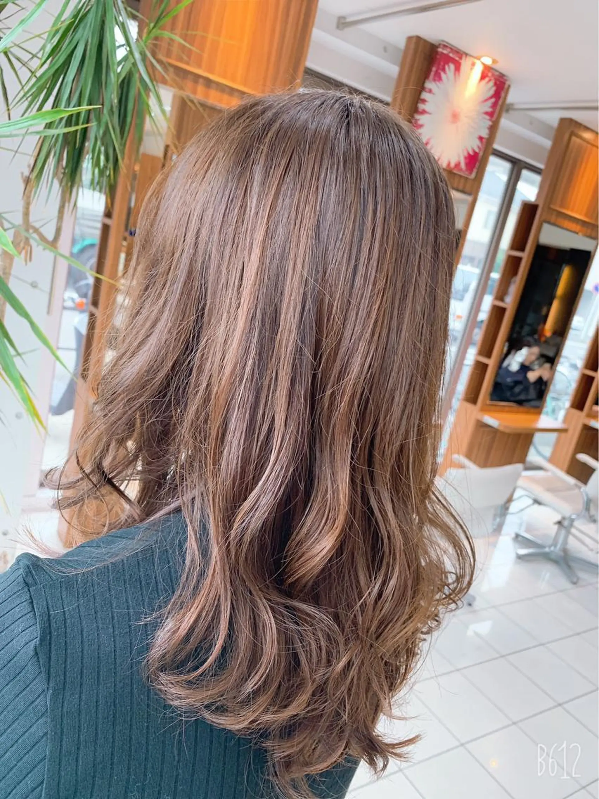 セミロング カラー ヘアアレンジ 脱白髪染め美容師 竹内涼乃のヘアスタイル