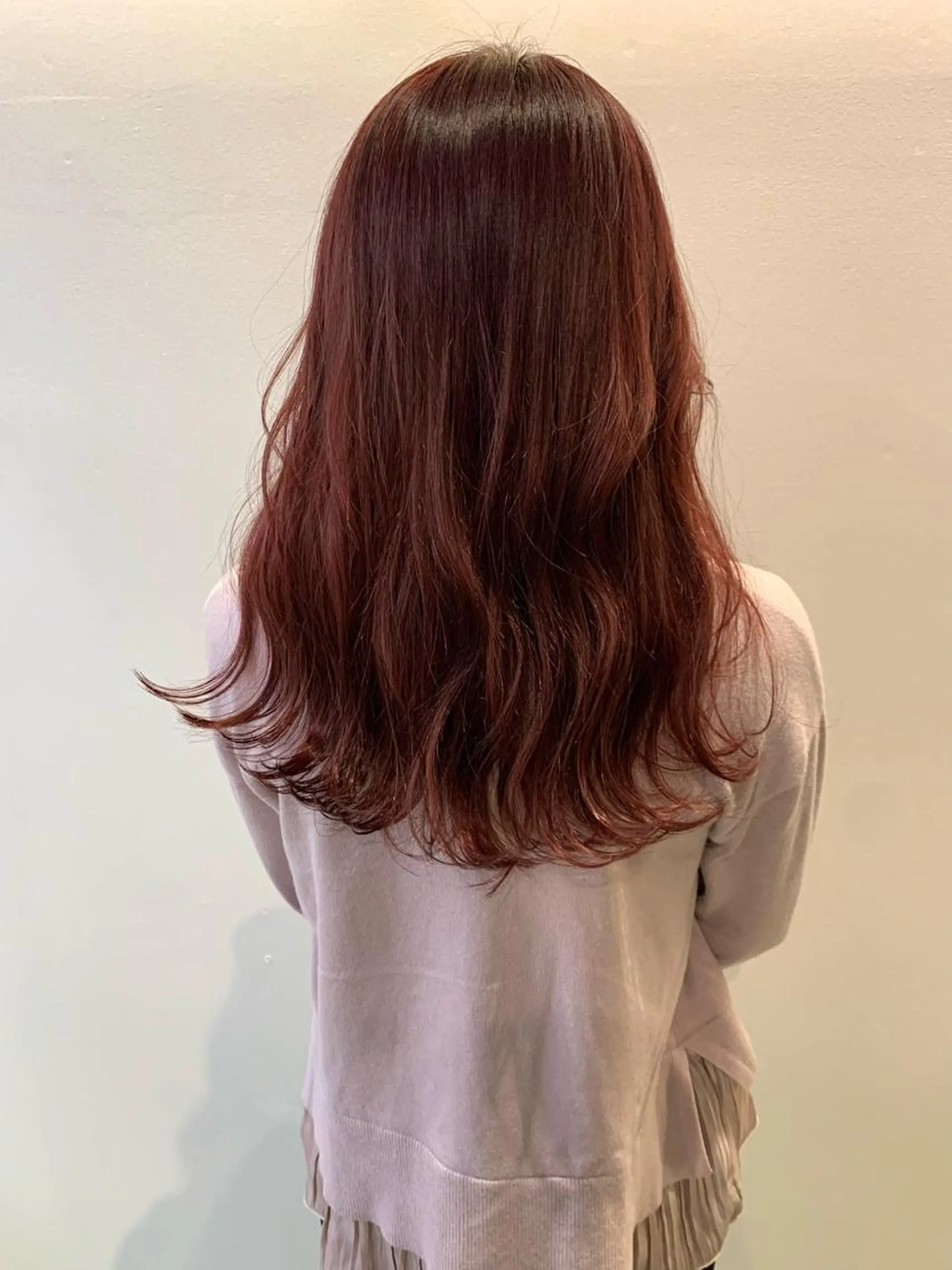 ロング カラー ヘアカラー SAKINO． ベージュカラーのヘアスタイル