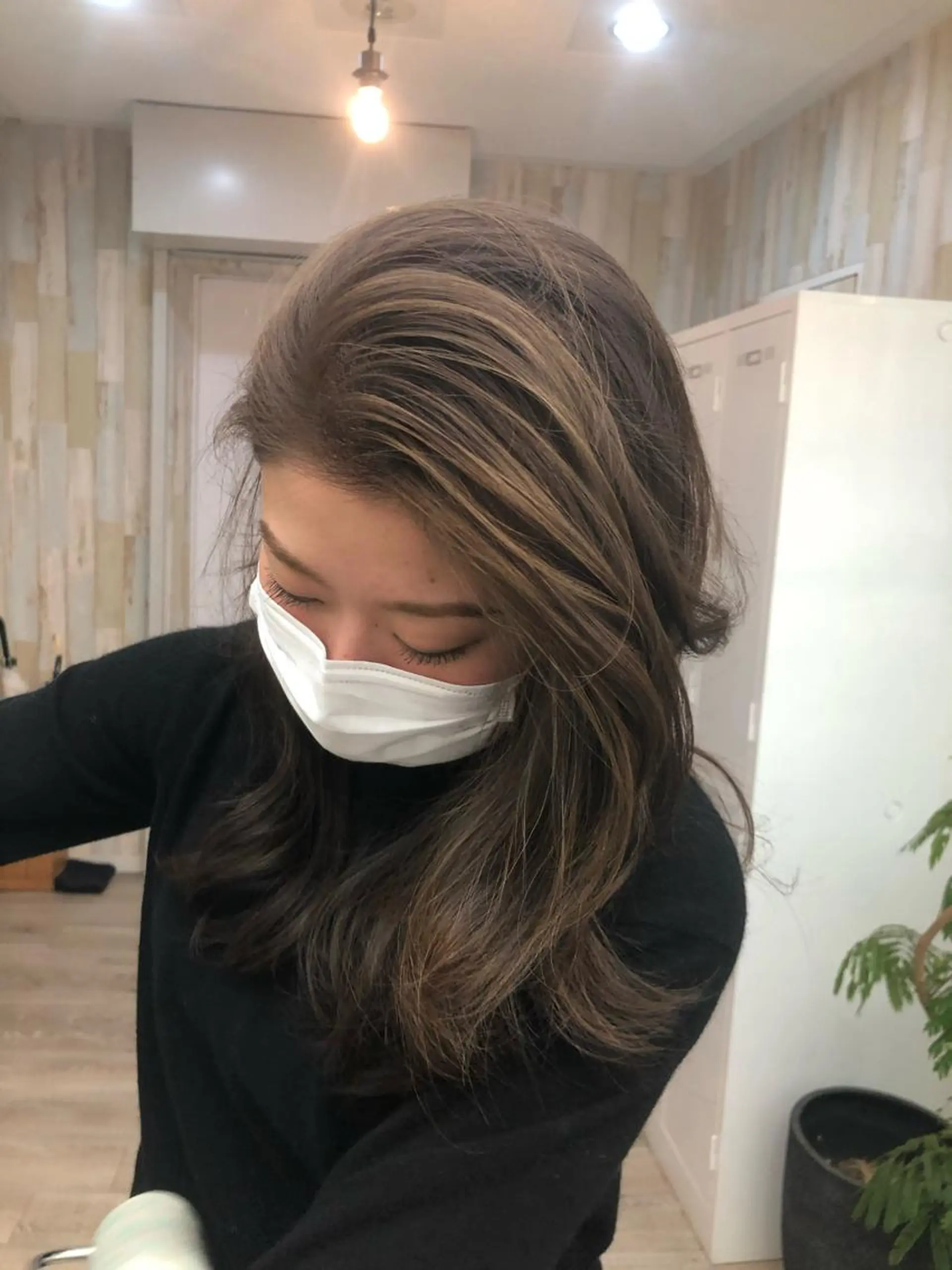 セミロング カラー ヘアアレンジ アディクシーカラー バレイヤージュ ハイトーンカラー クオルシアカラー レイヤーカット newi 川崎店のヘアスタイル