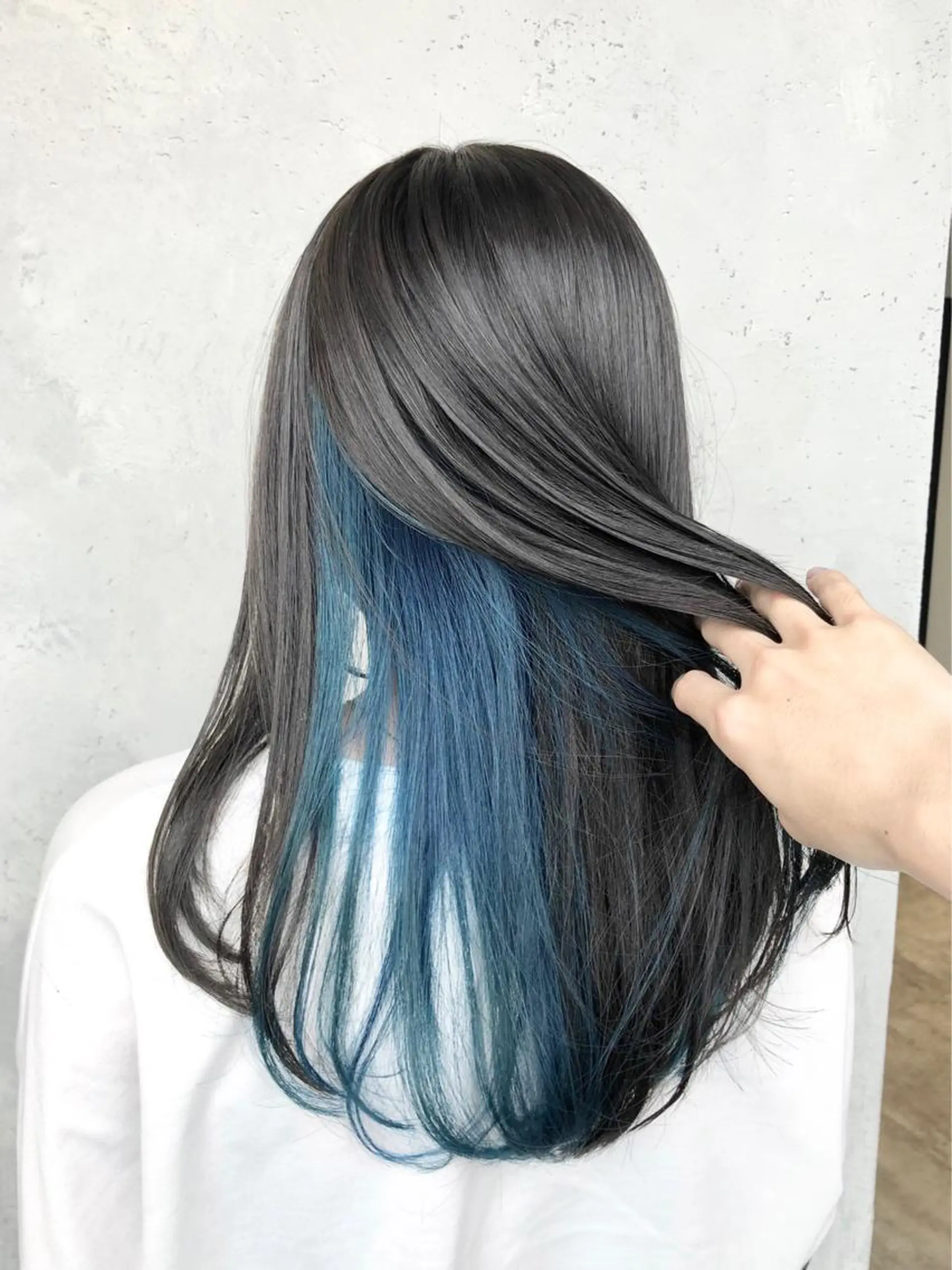 ロング カラー ヘアアレンジ ｲﾝﾅｰｶﾗｰ屋さん 🫧伊藤拓実のヘアスタイル