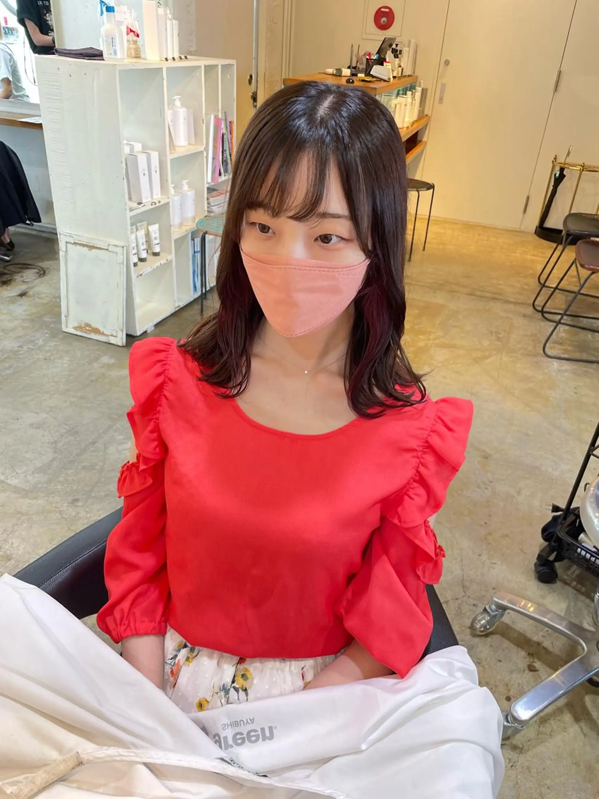 ミディアム カラー ブリーチ ピンクカラー ヘアカラー トリートメント MIOベージュカラー 柔らかいカラーのヘアスタイル