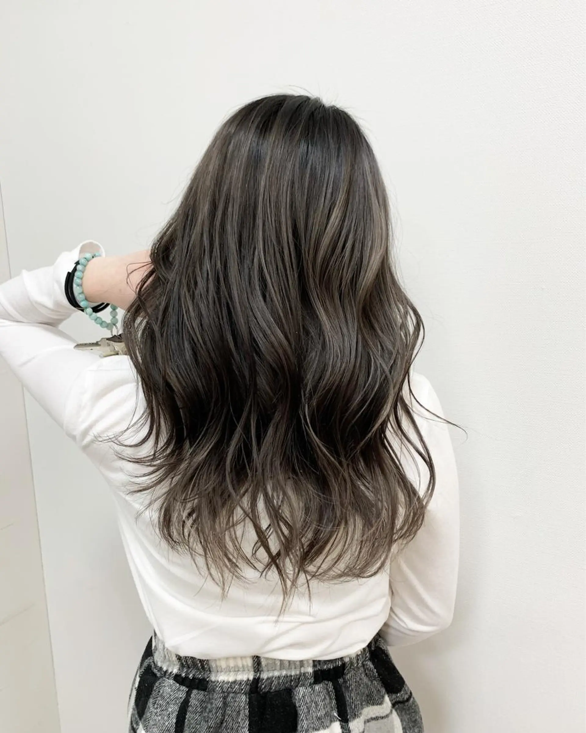 セミロング カラー ハイライトカラー ハイライト レイヤー×縮毛矯正 深見 拓のヘアスタイル