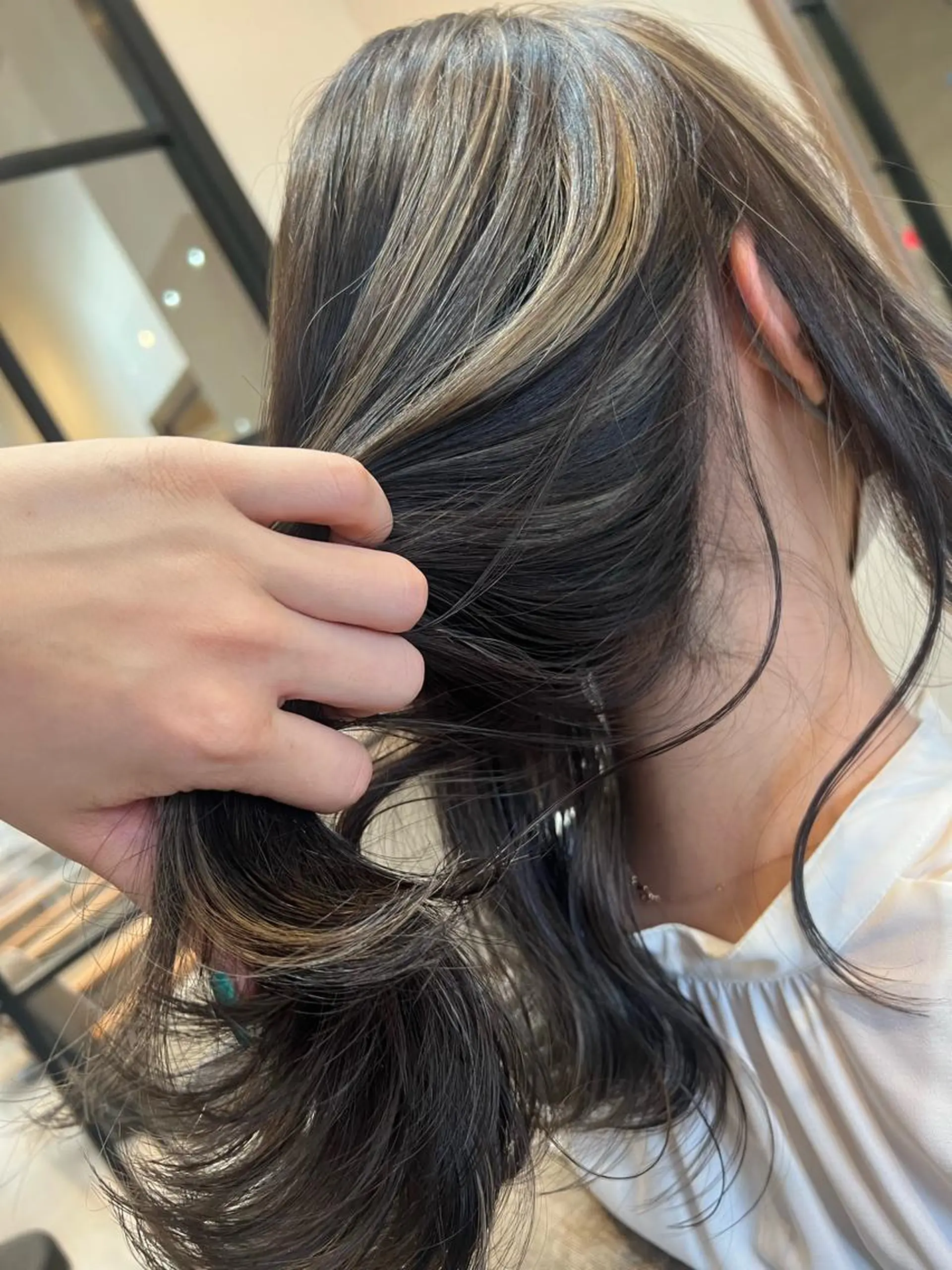 セミロング カラー ブリーチ ハイライトカラー ハイライト 透け感✨ダメージレス カラーHana🤍のヘアスタイル