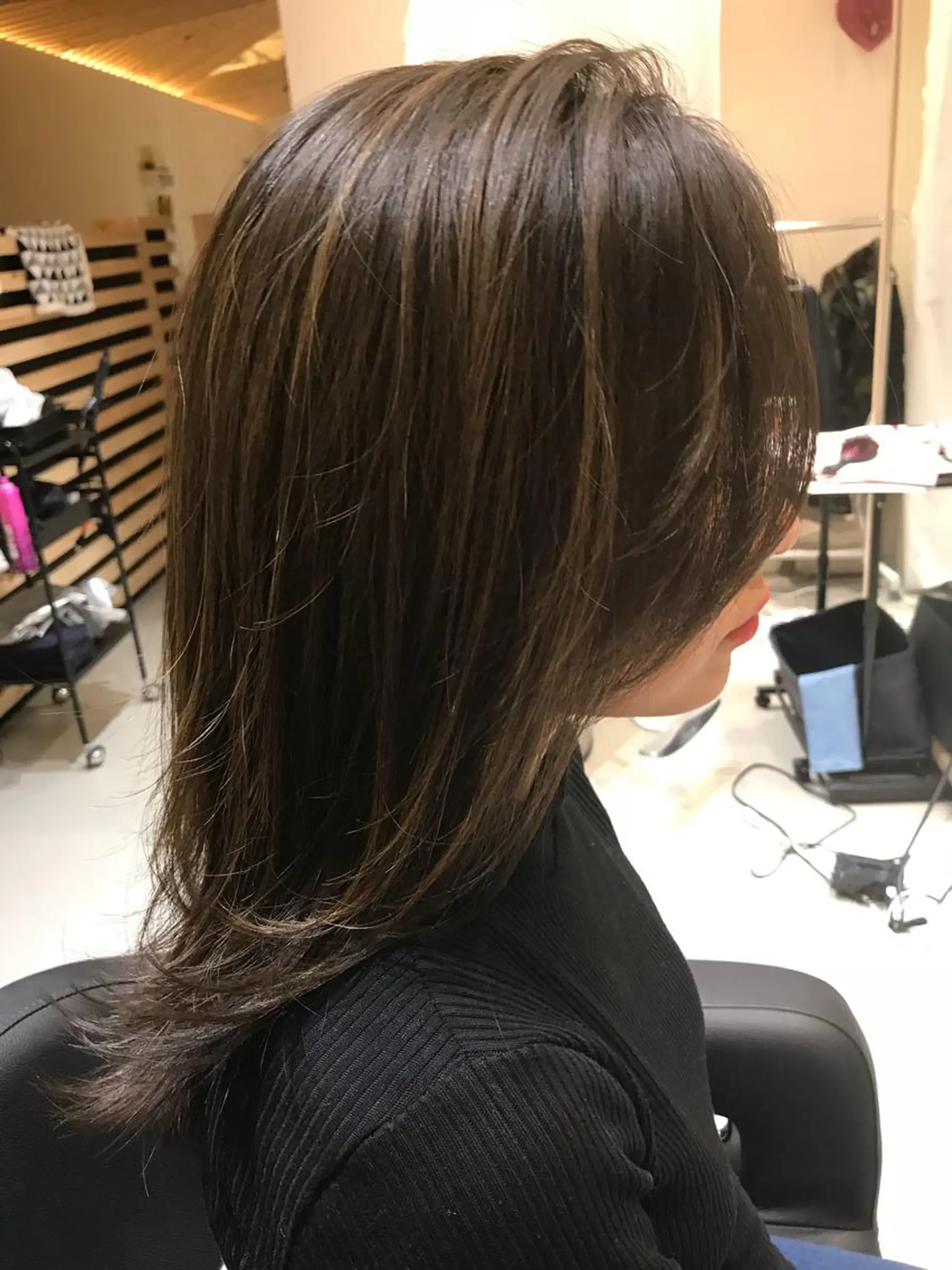 ミディアム カラー ブリーチ ブルーカラー ハイライトカラー ハイライト 大久保 隆蔵のヘアスタイル