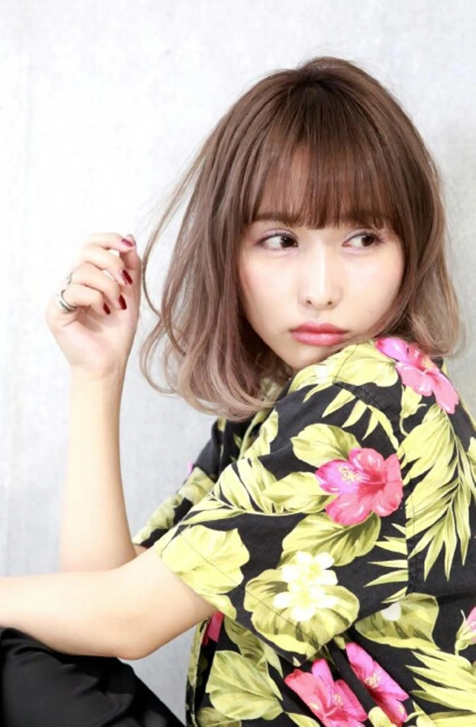 ミディアム カラー パーマ ヘアアレンジ アッシュ ブルーカラー ブルーアッシュ ダブルカラー ハイトーンカラー かわい ゆうな 髪質改善/縮毛矯正のヘアスタイル