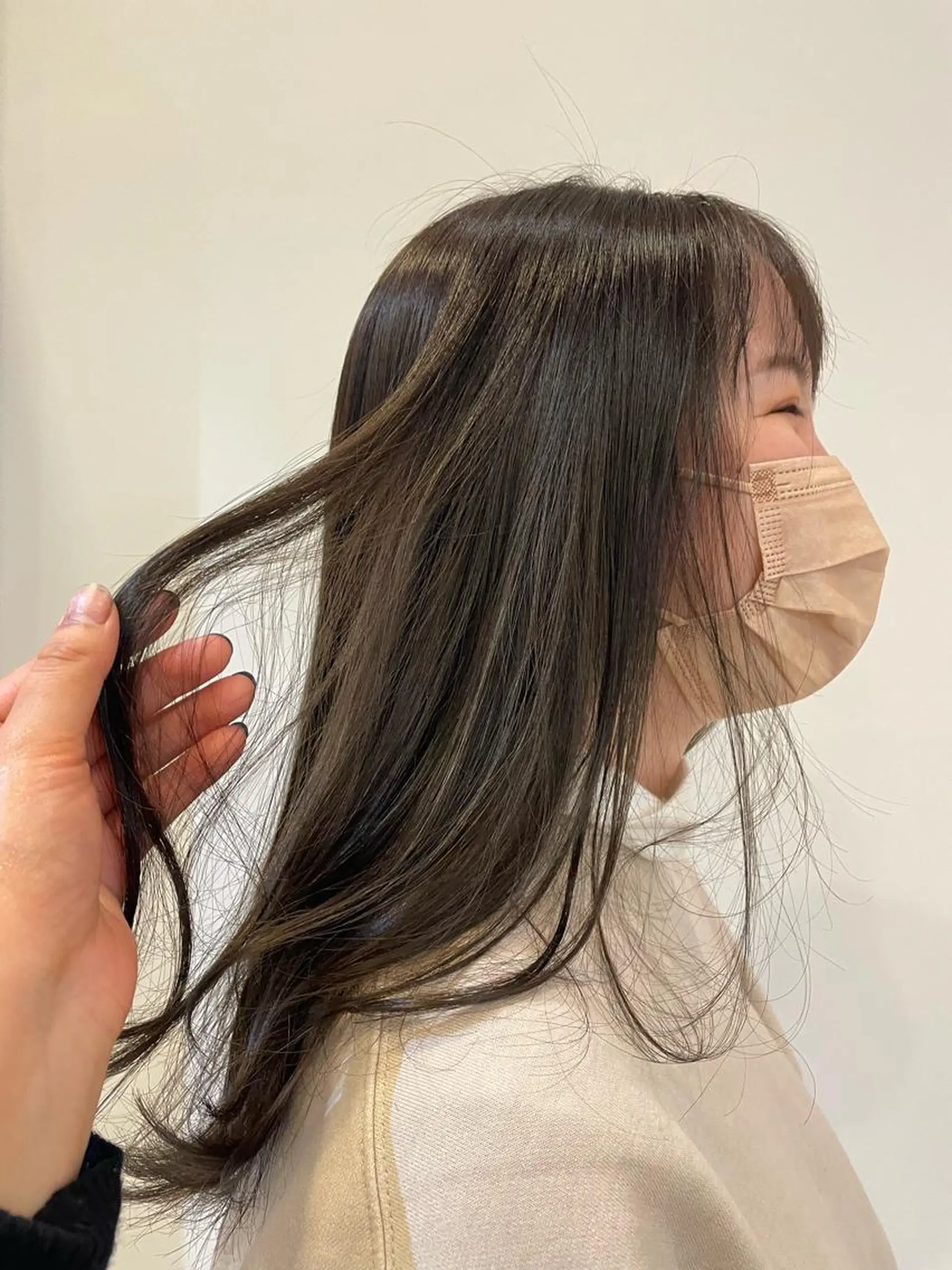 セミロング 柿坂 華のヘアスタイル