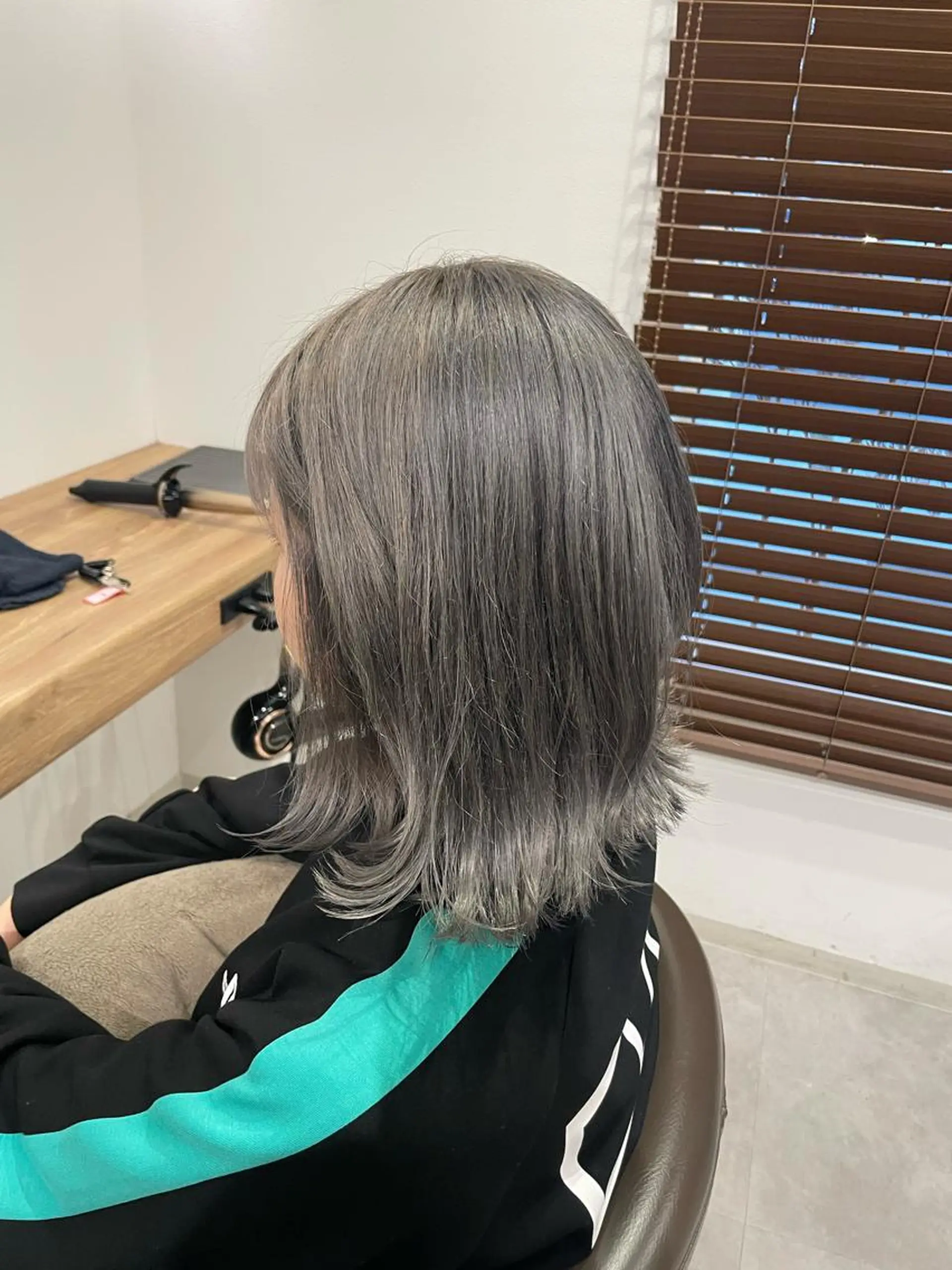 ミディアム カラー 山越 美裕樹のヘアスタイル