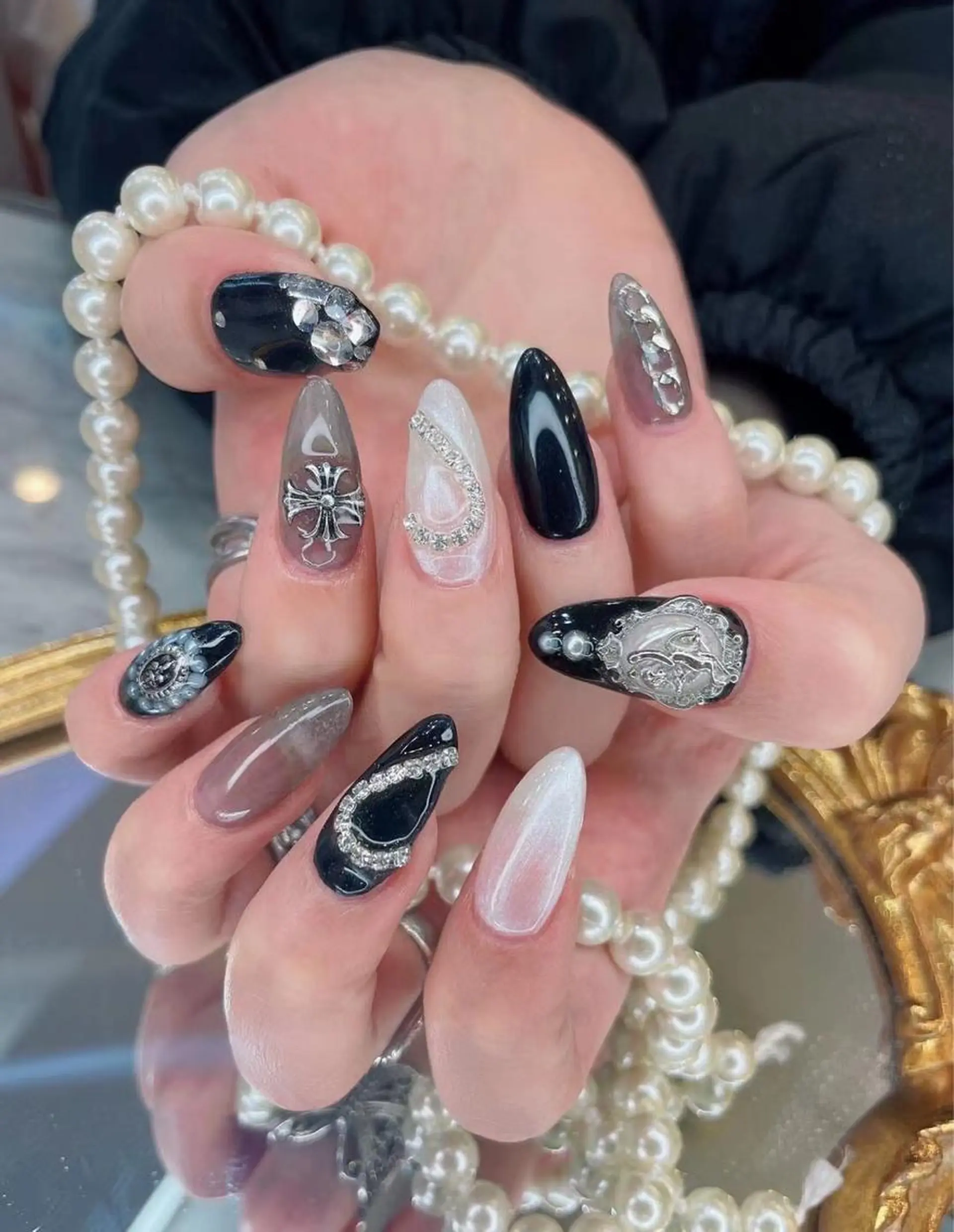 ネイル ハート シルバー ホワイト babarla Nailのネイルデザイン