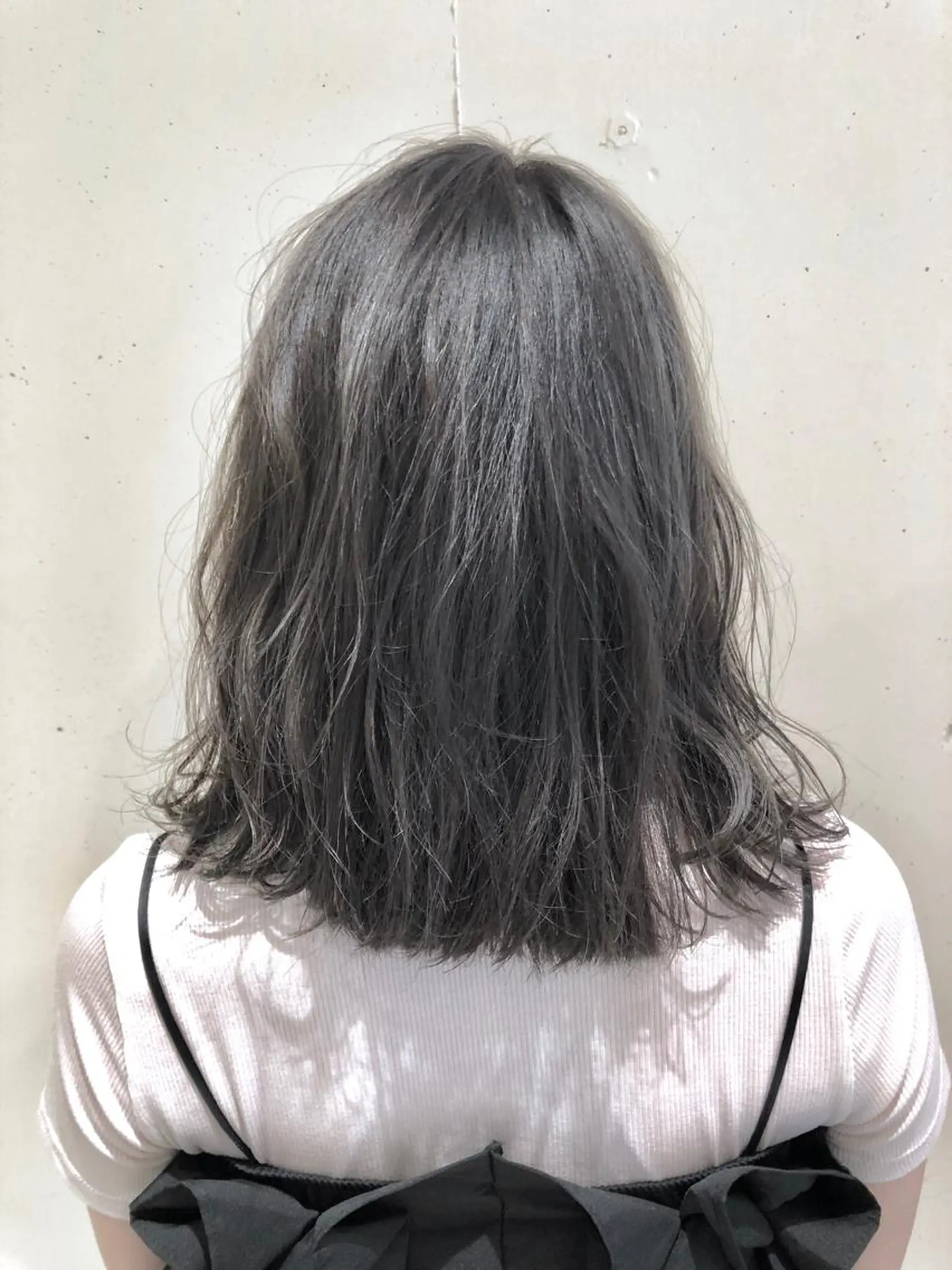 ミディアム カラー パーマ ヘアアレンジ ミディアムパーマ バレイヤージュ 黒髪 ブルーカラー ブルージュ 【ツヤ髪美容師】 ツダケイスケのヘアスタイル