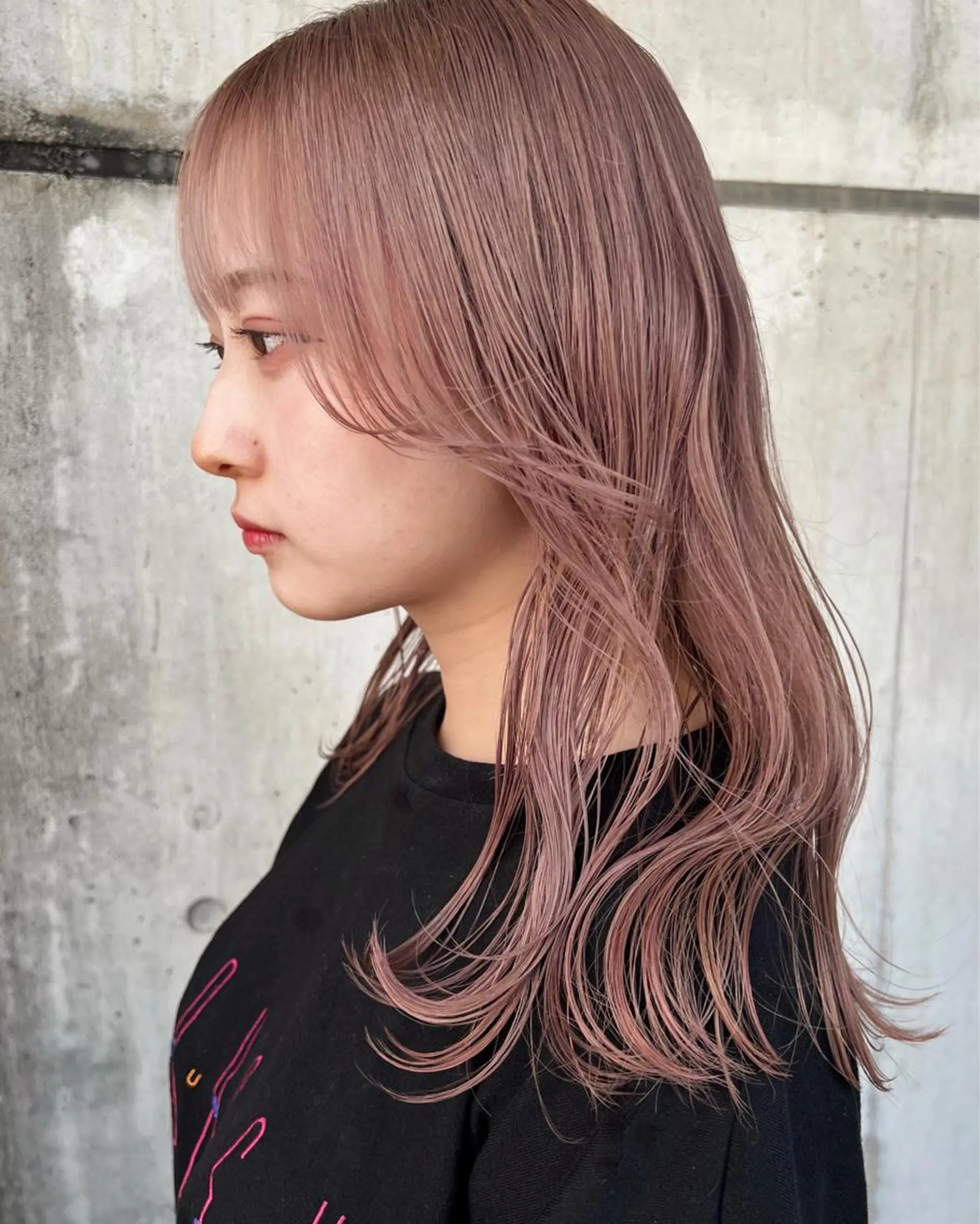 セミロング カラー ベージュカラー ブリーチ ミルクティーベージュ ピンクカラー RAIMA ケアハイトーンのヘアスタイル
