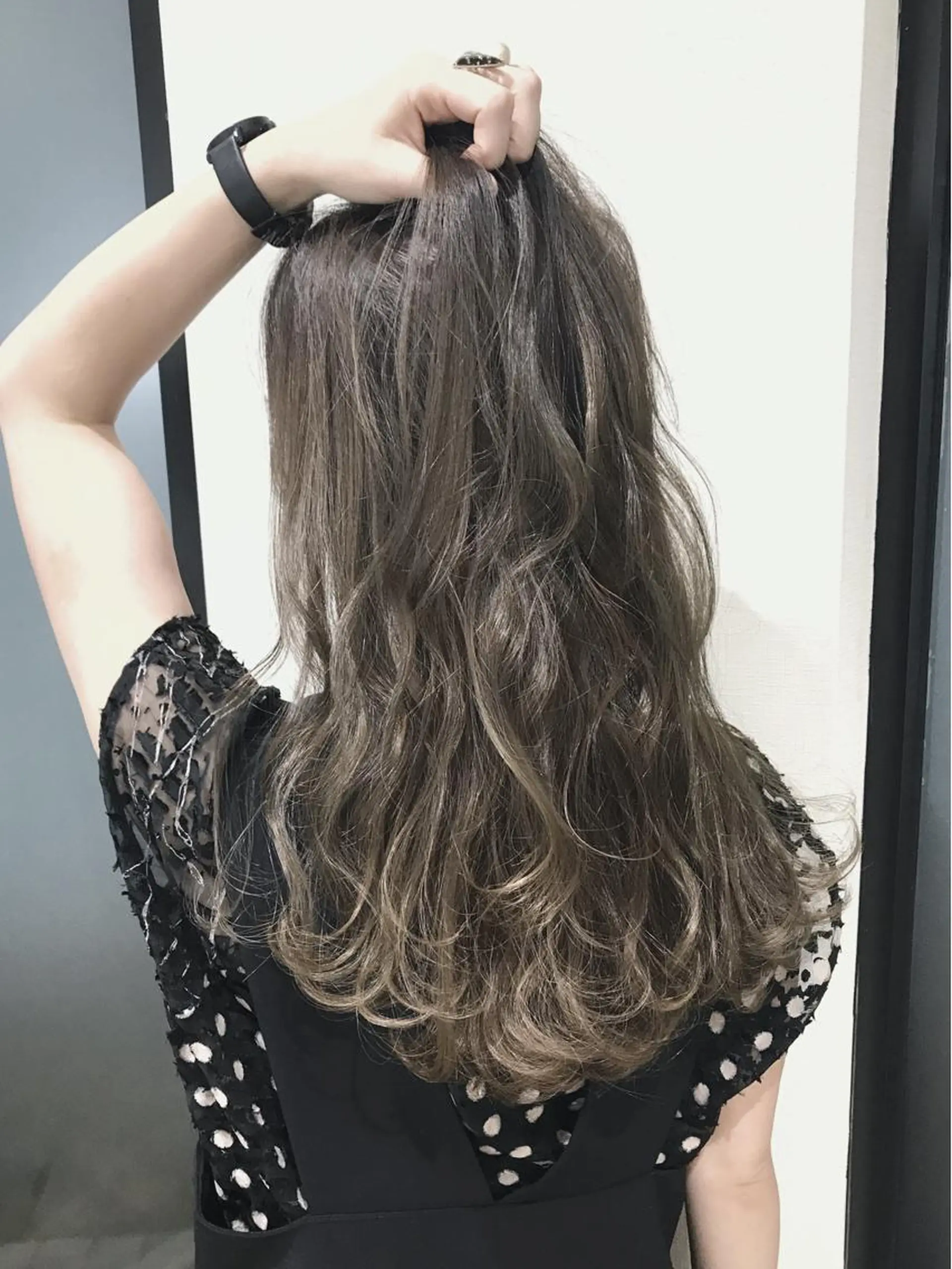 セミロング カラー アッシュ ベージュカラー ヘアカラー 高木 麻知子のヘアスタイル