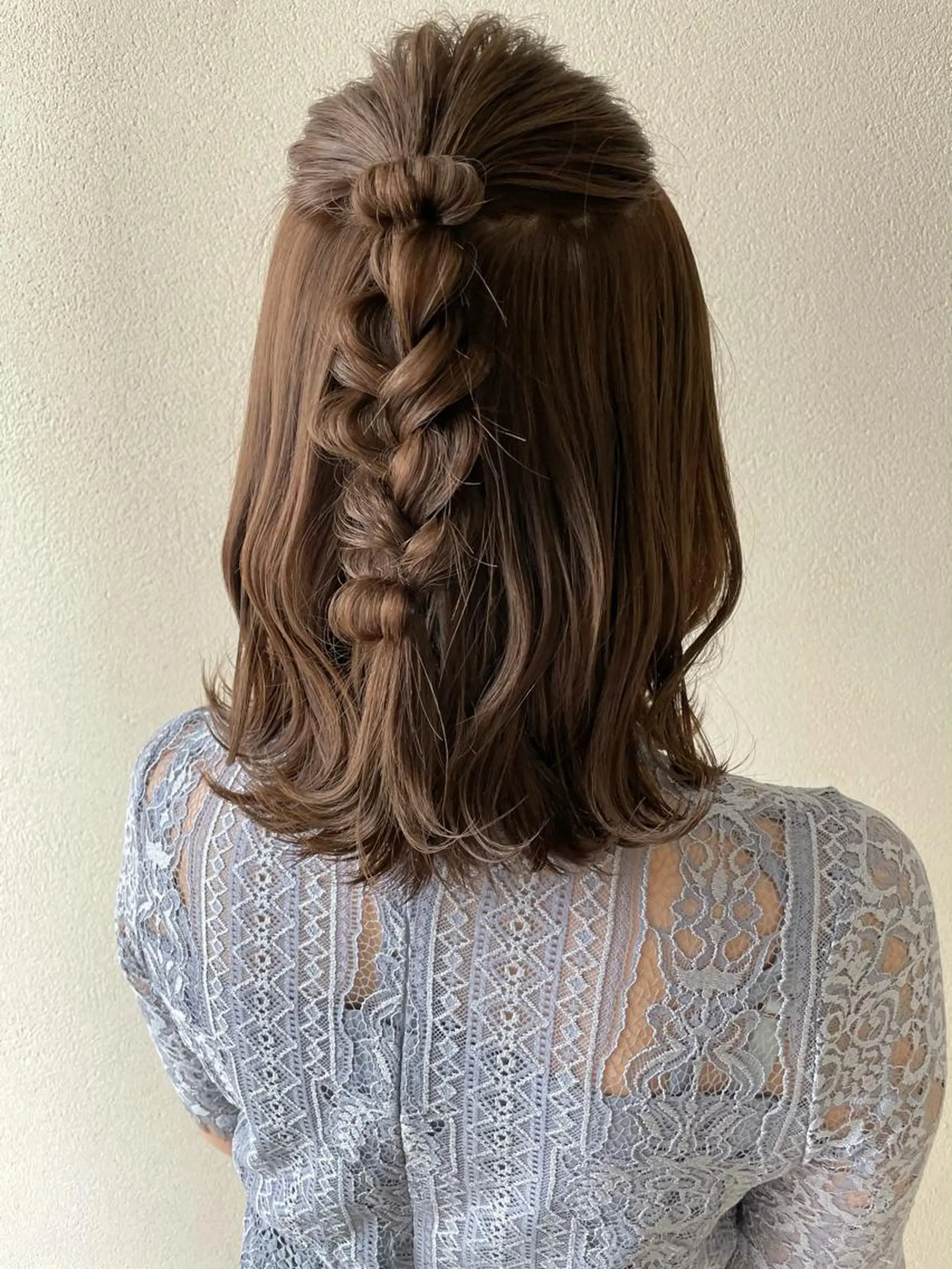 ミディアム カラー ヘアアレンジ 三つ編み 沢田 瞳のヘアスタイル