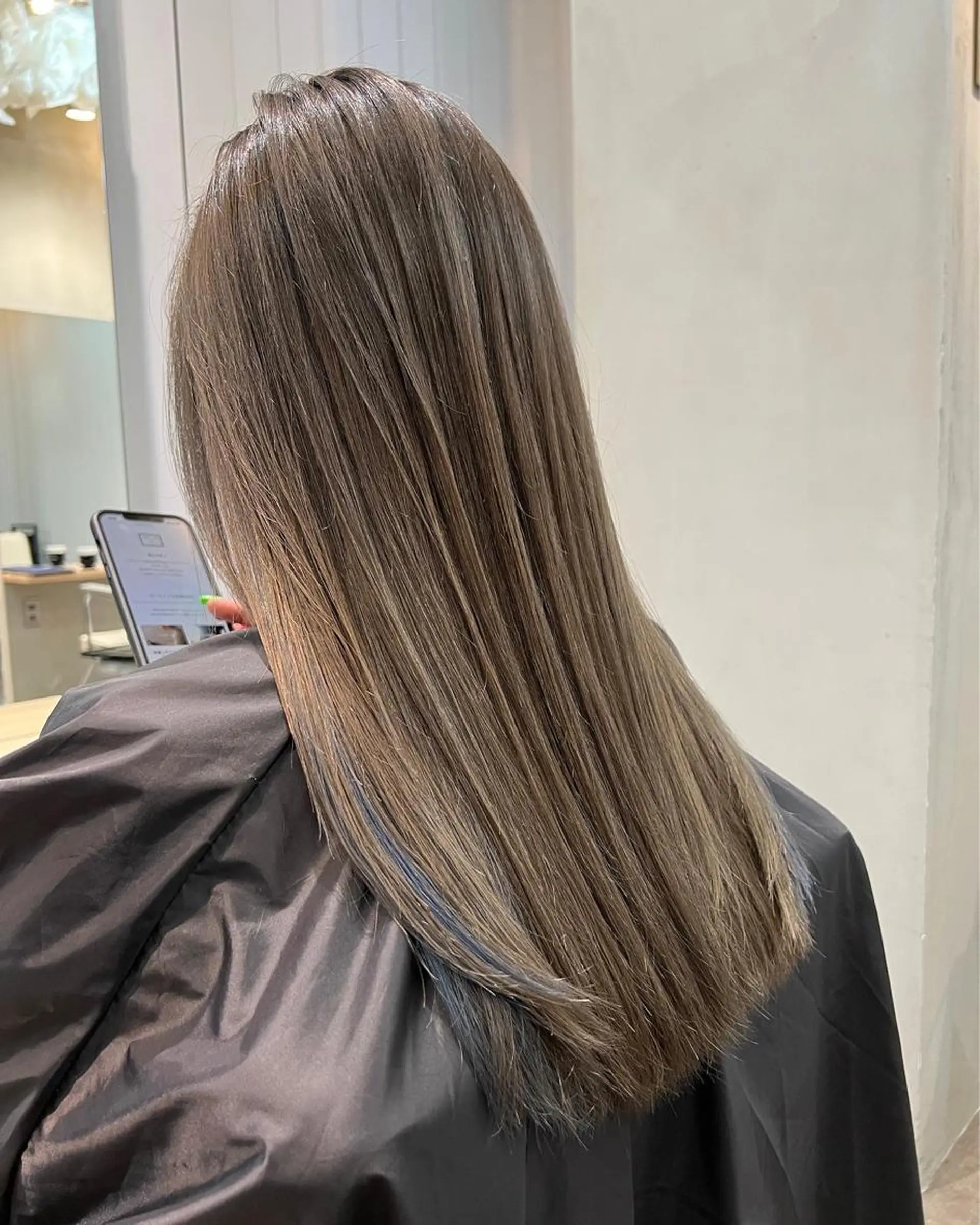 セミロング カラー バレイヤージュ ブリーチ デザインカラー レイヤーカット 梅田/レイヤーカット /ミルクティーカラーのヘアスタイル