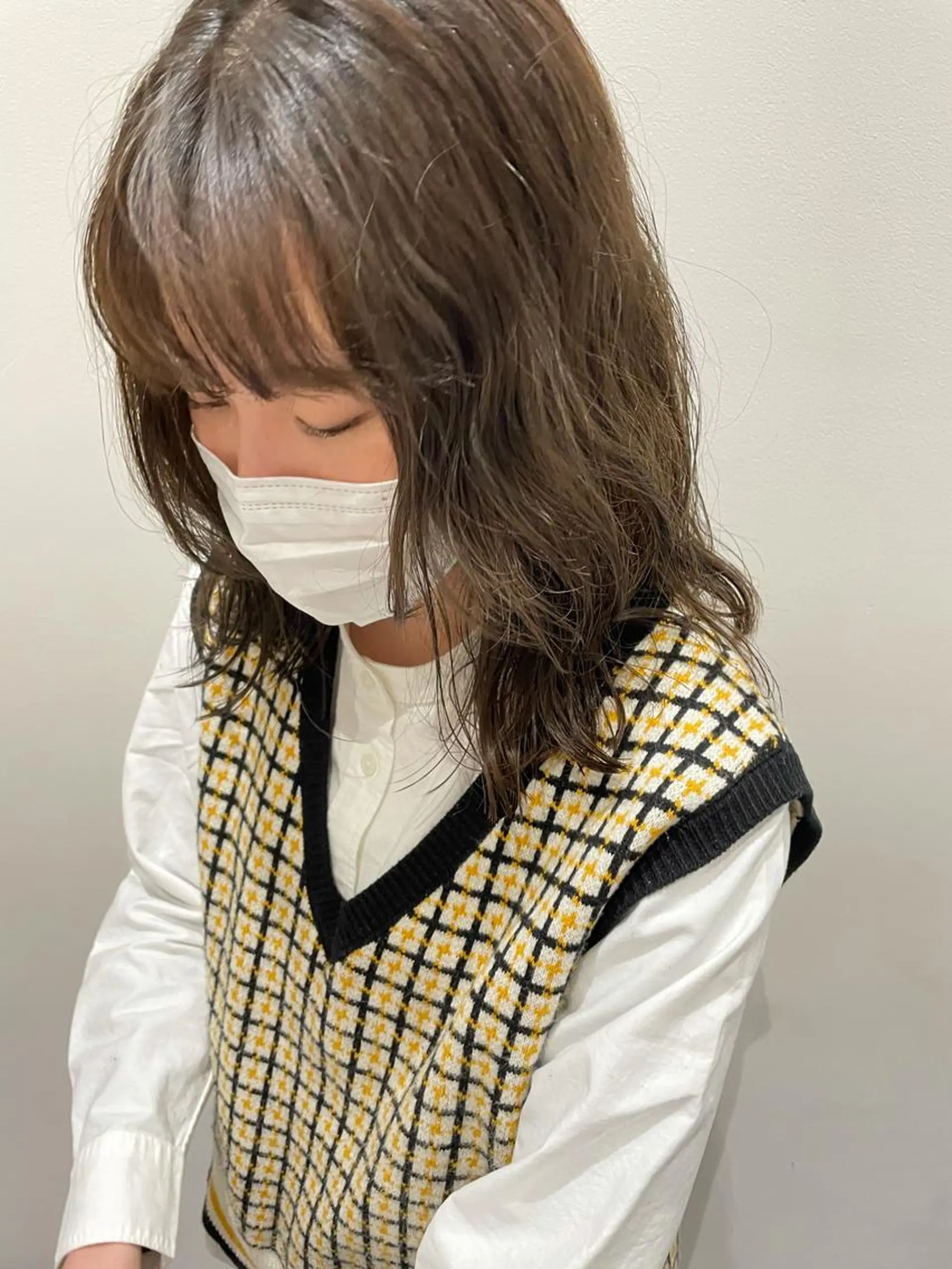 ミディアム カラー ベージュカラー フォギーベージュ 狩野 羅夢のヘアスタイル