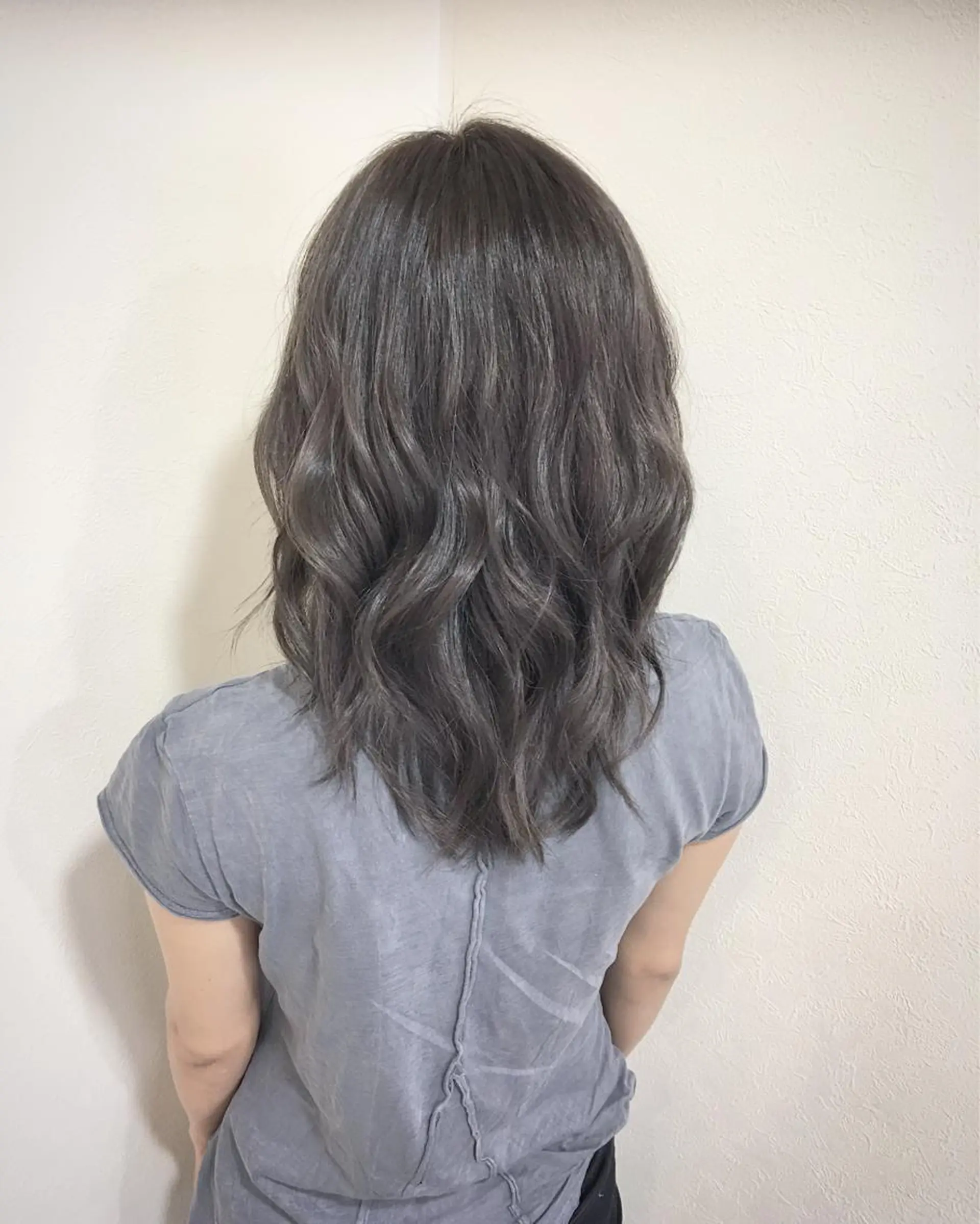 セミロング ハイライト ヤマグチ ヒカルのヘアスタイル