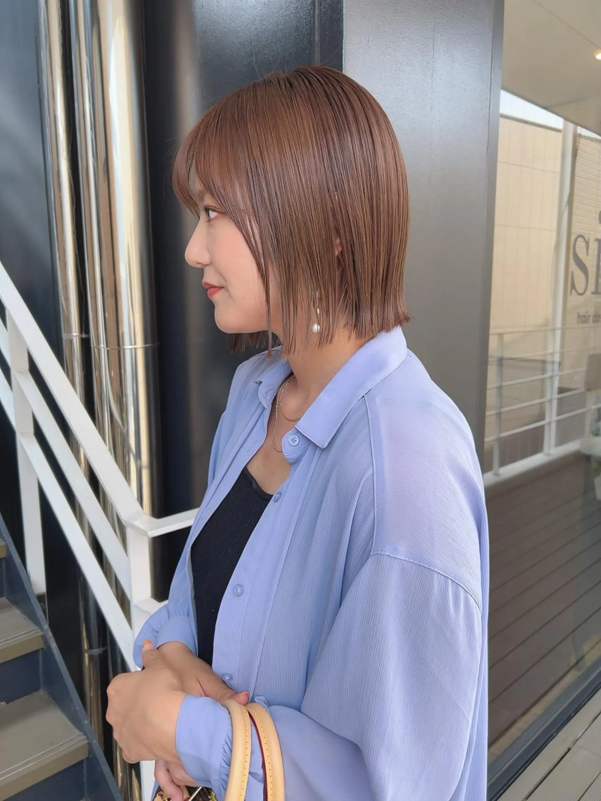 ミディアム ヘアカラー 韓国🇰🇷レイヤー カットオリーブカラーのヘアスタイル