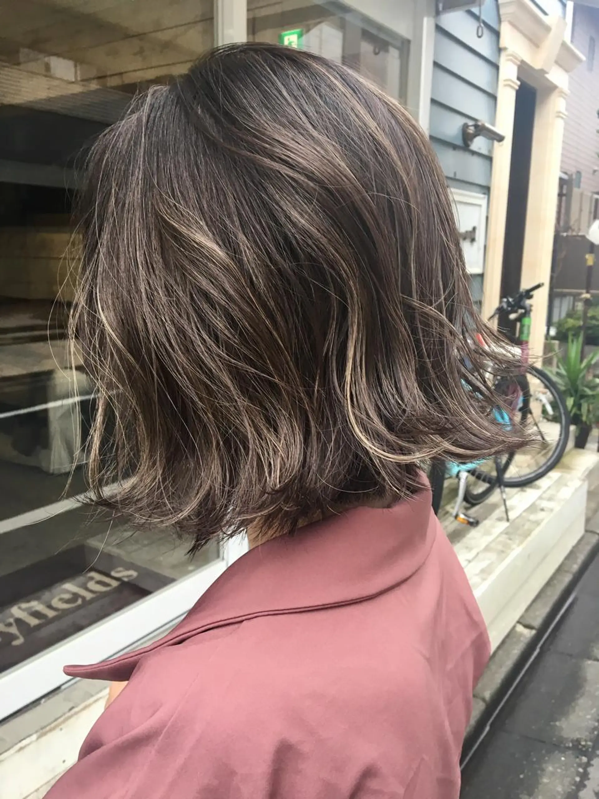 ミディアム カラー ハイライトカラー ハイライト 鷺谷 玲奈のヘアスタイル