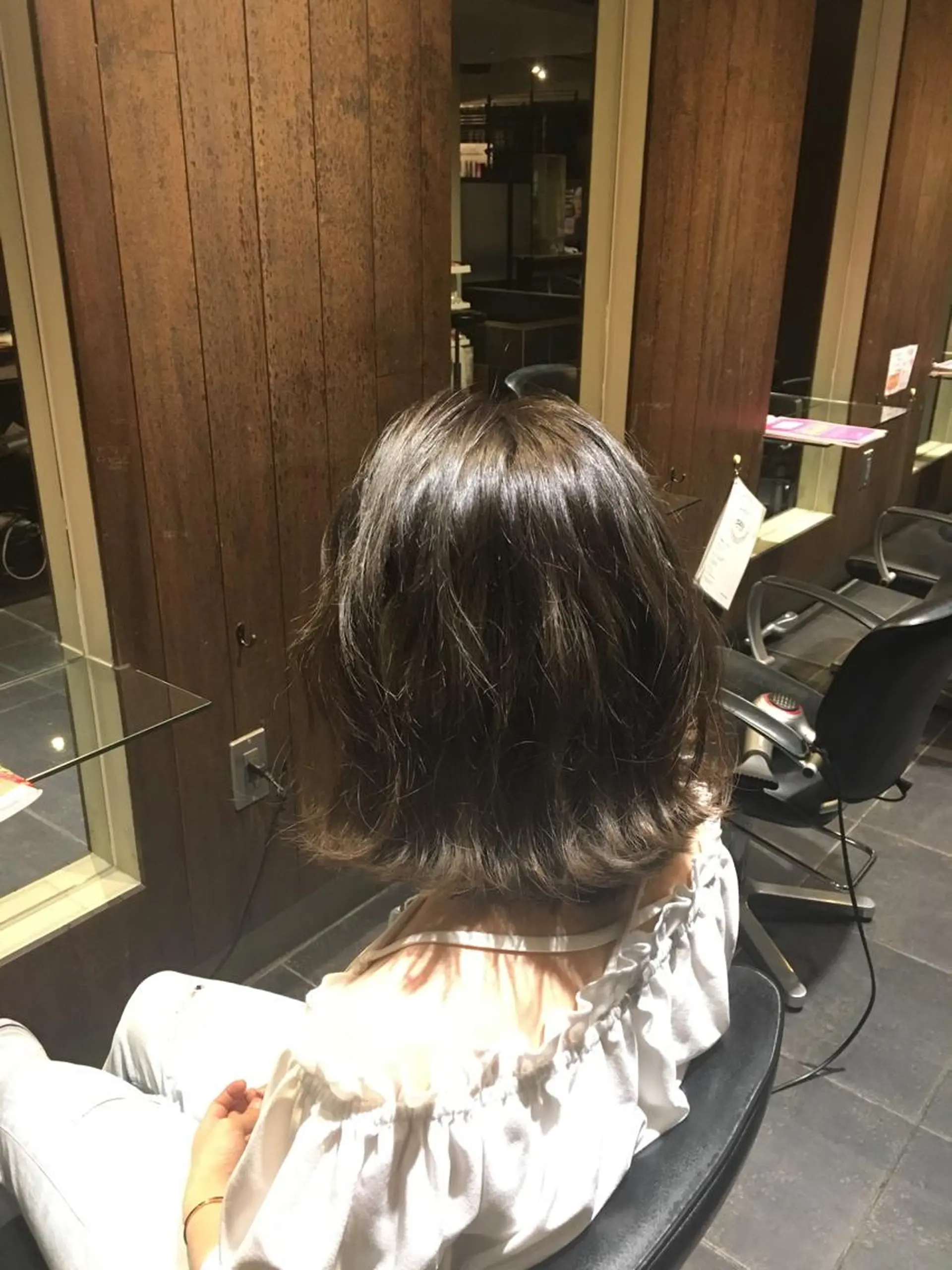 ミディアム カラー ヘアアレンジ アッシュ 外ハネヘア カット トリートメント ヘッドスパ Lee東三国 店長 谷辻誠志のヘアスタイル