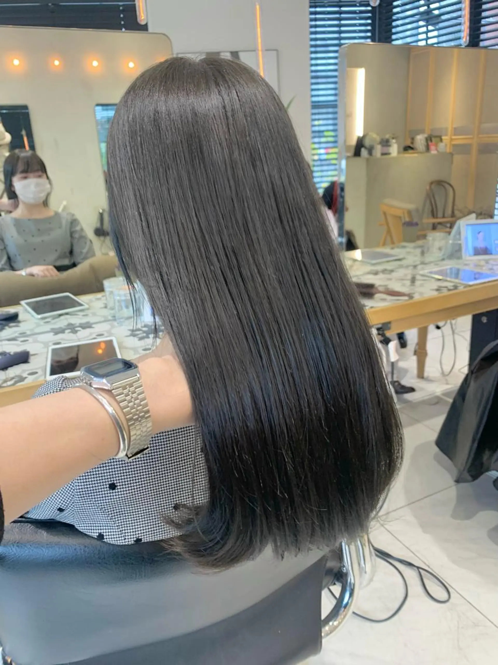 セミロング カラー グレージュ オリーブグレージュ オリーブグレー チバ タクミのヘアスタイル